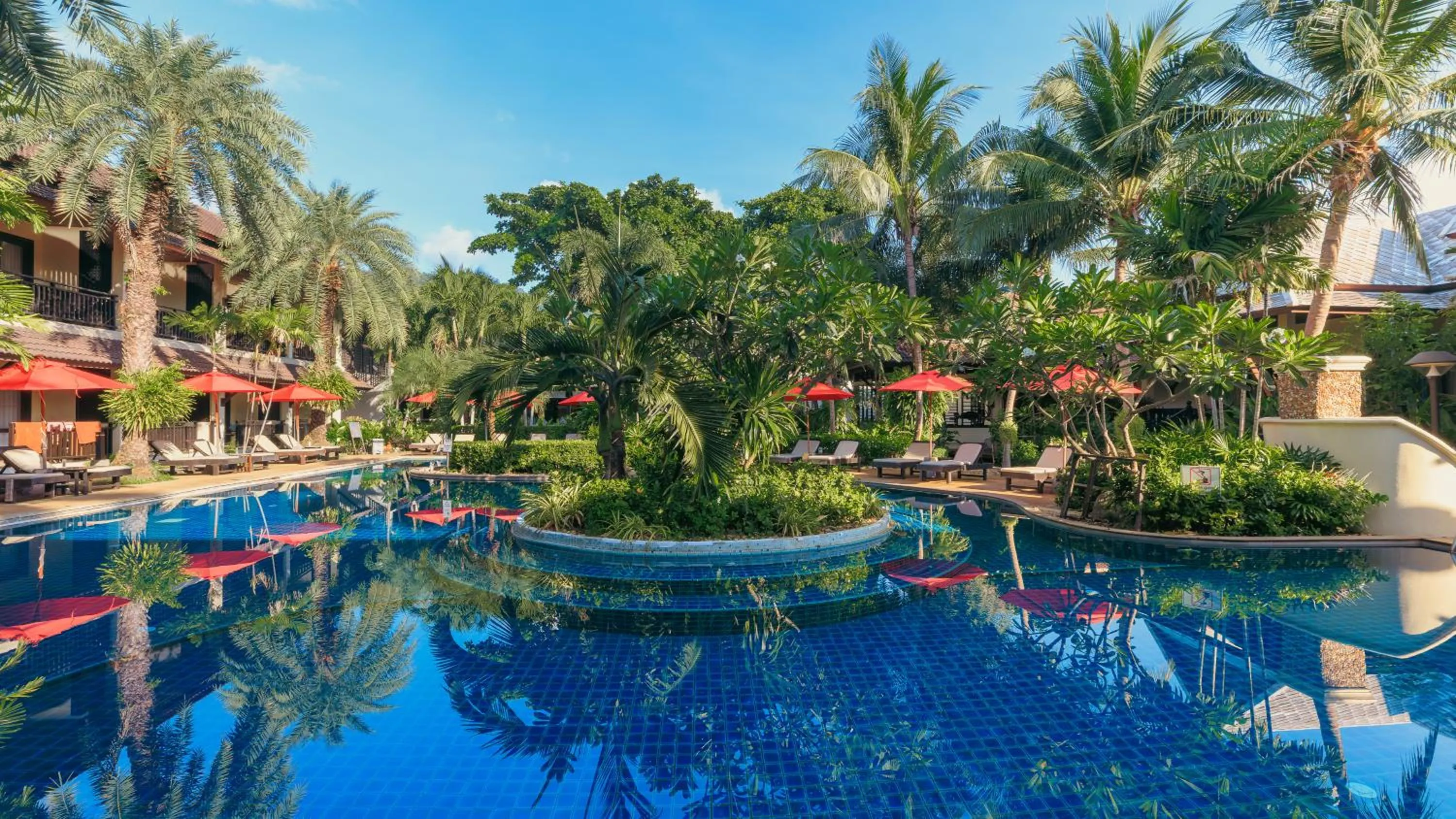 Property building in Am Samui Palace