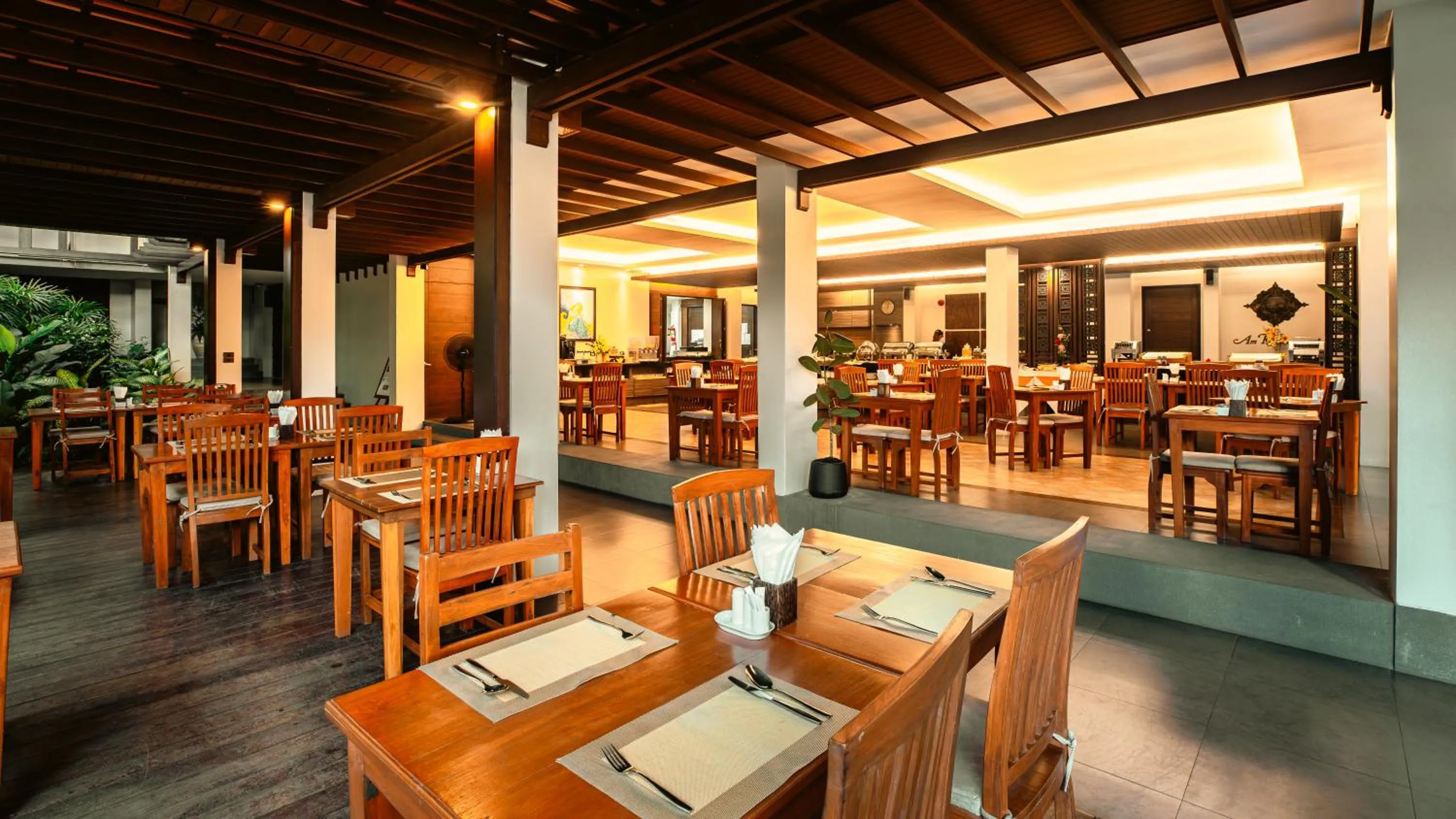 Restaurant/places to eat in Am Samui Palace
