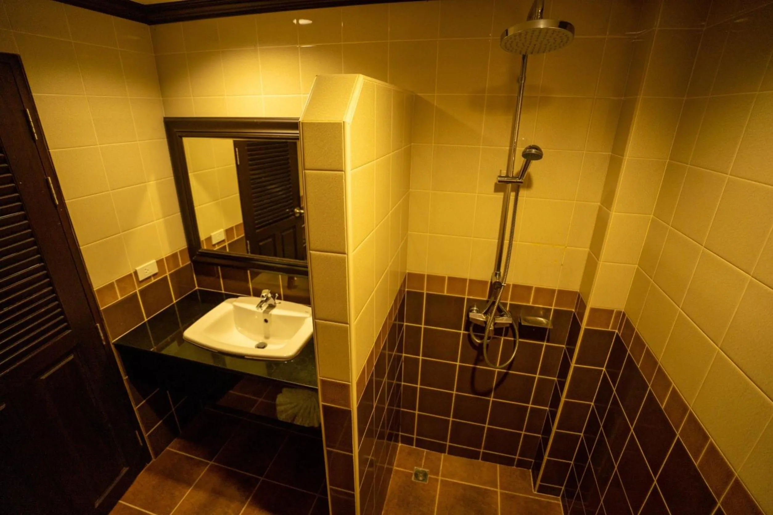 Shower in Am Samui Palace