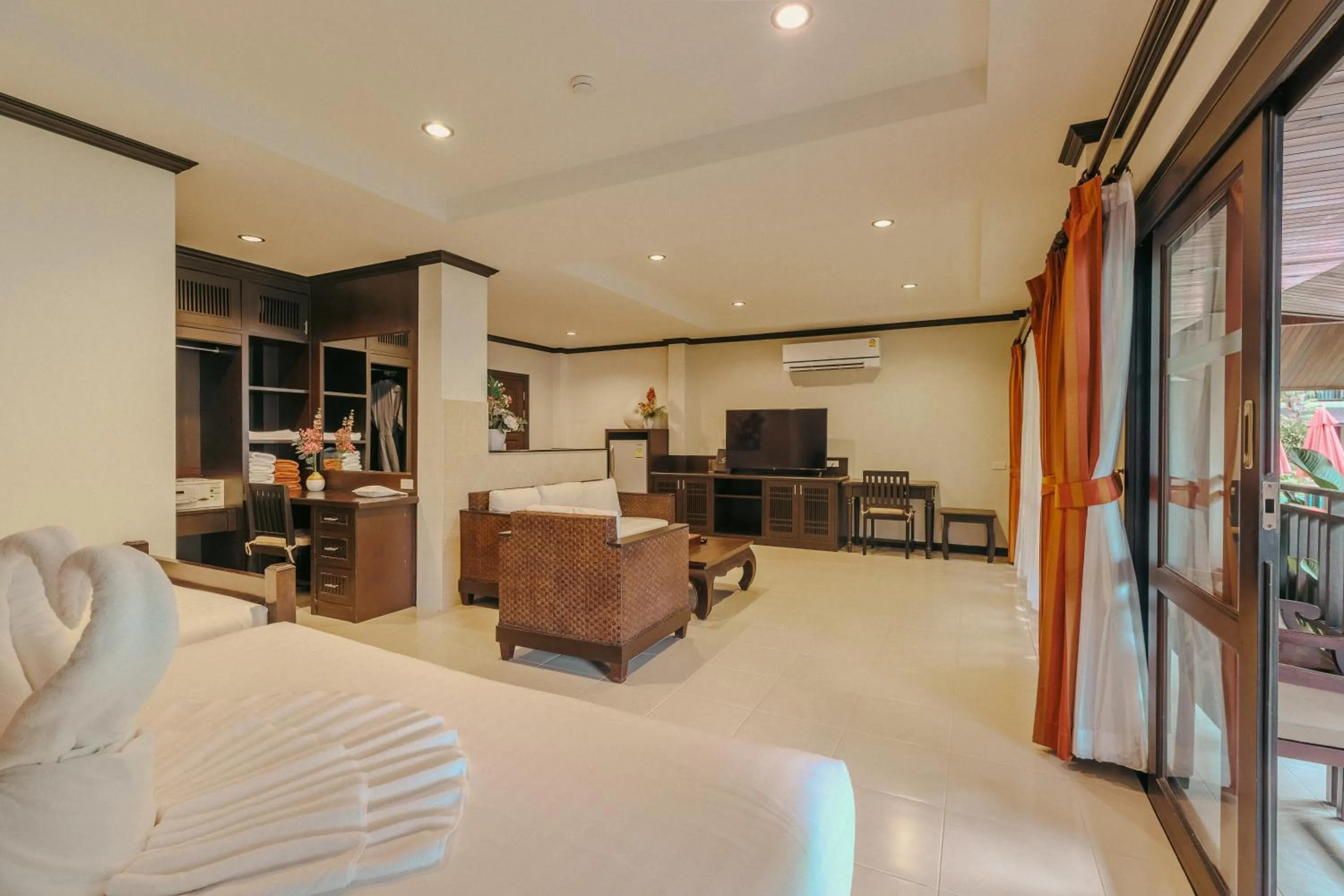 Bed in Am Samui Palace