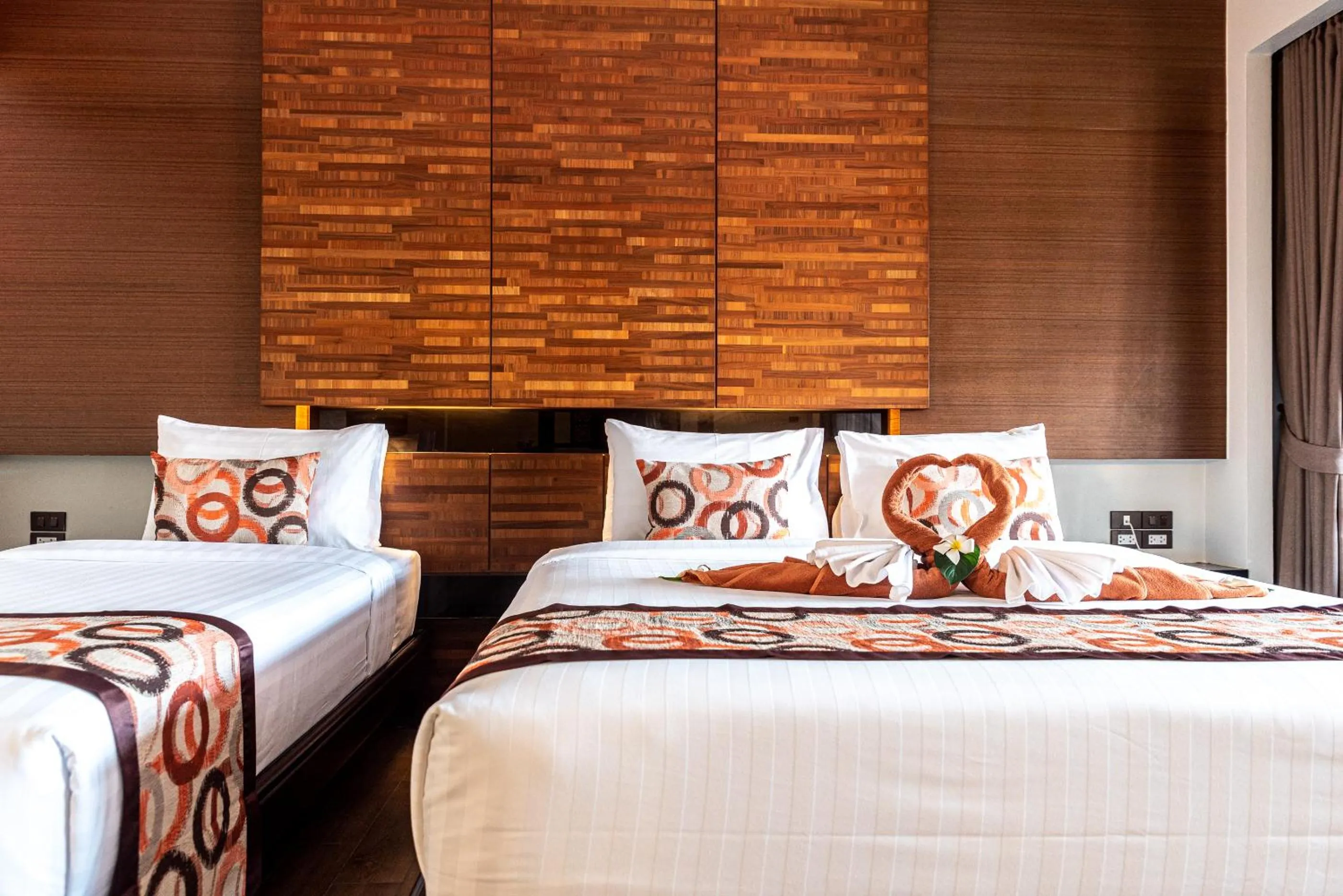 Photo of the whole room, Bed in Am Samui Palace