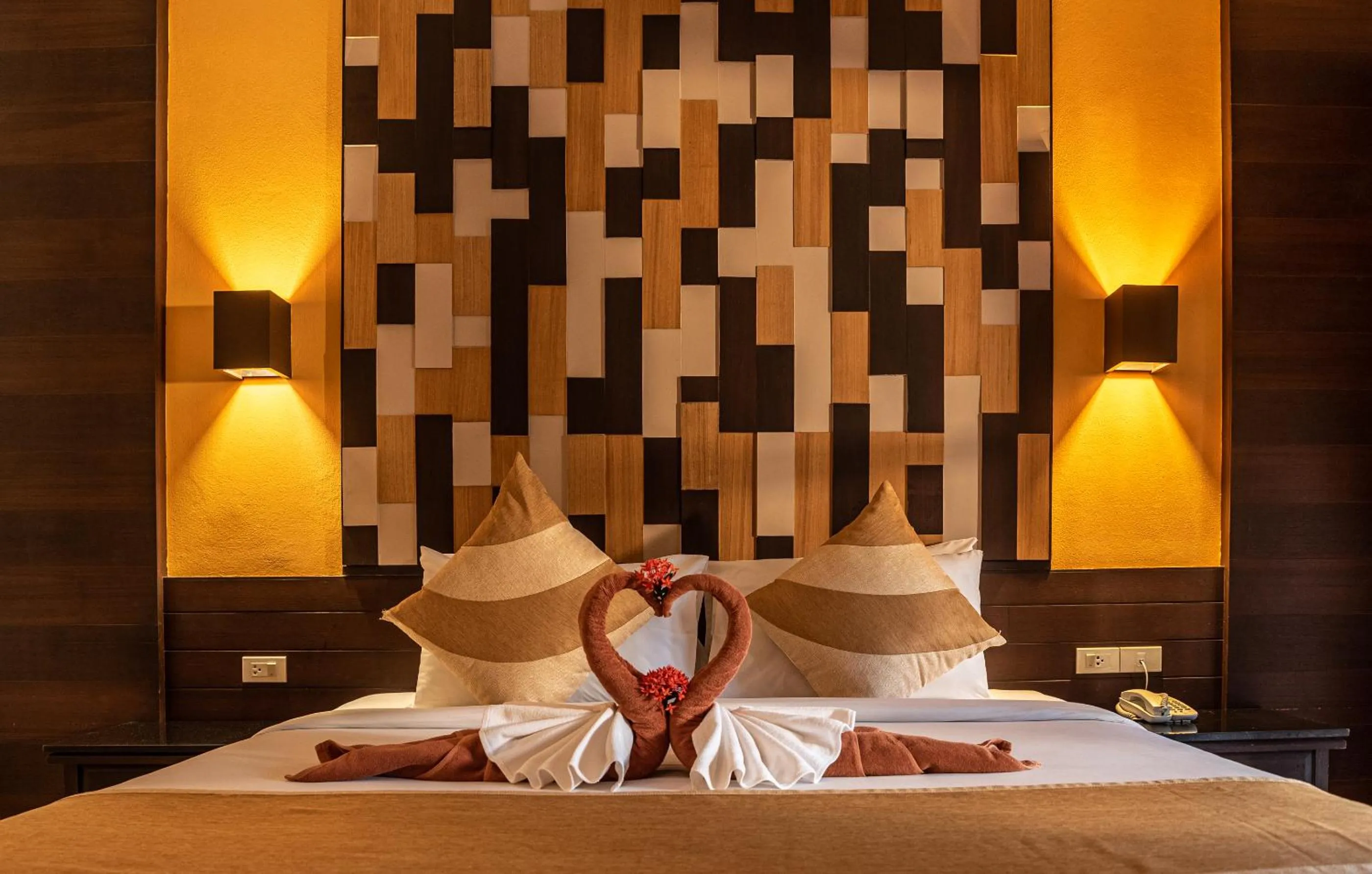 Photo of the whole room, Bed in Am Samui Palace