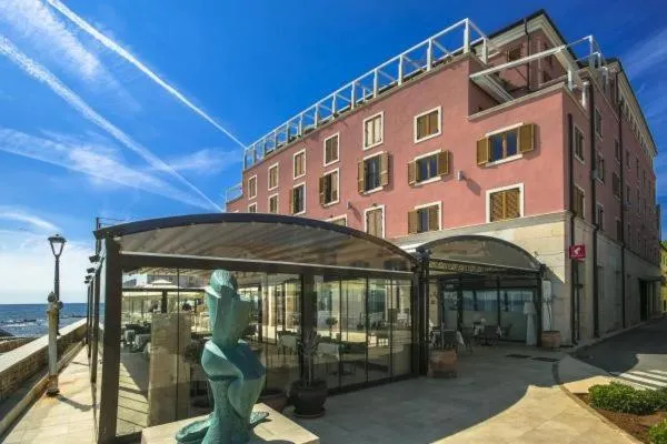 Property building in Rotonda Inn Novigrad