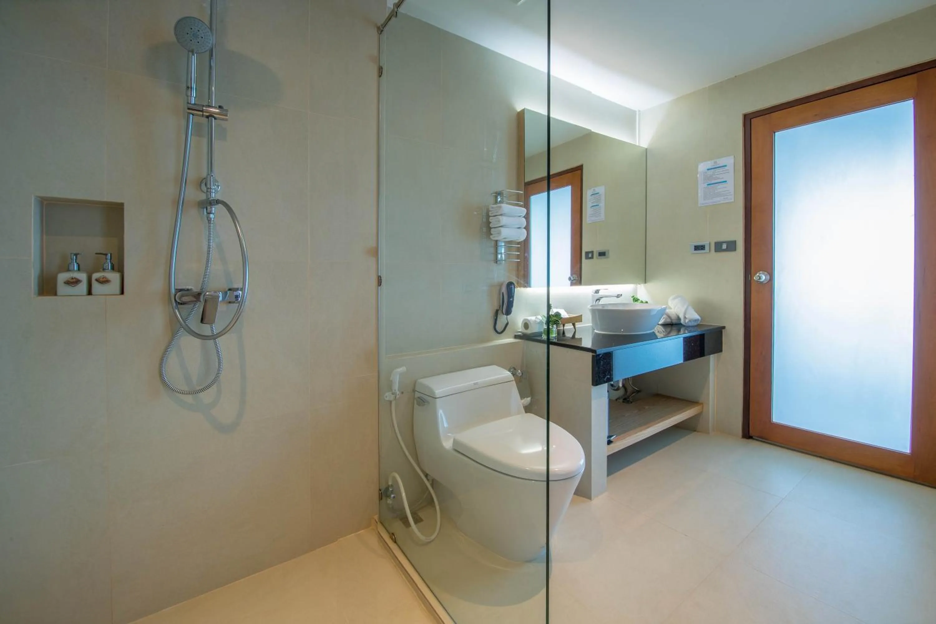 Shower in Coral Cliff Beach Resort Samui - SHA Plus