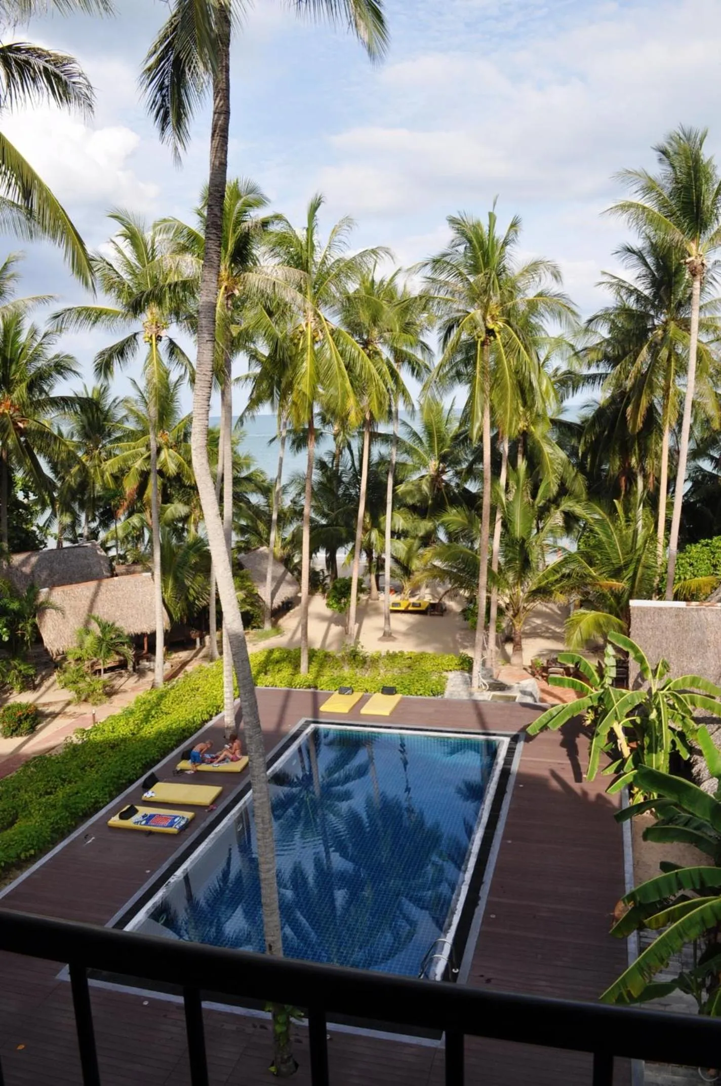 Swimming pool in ASTROCOCO beach resort by Coconut Beach