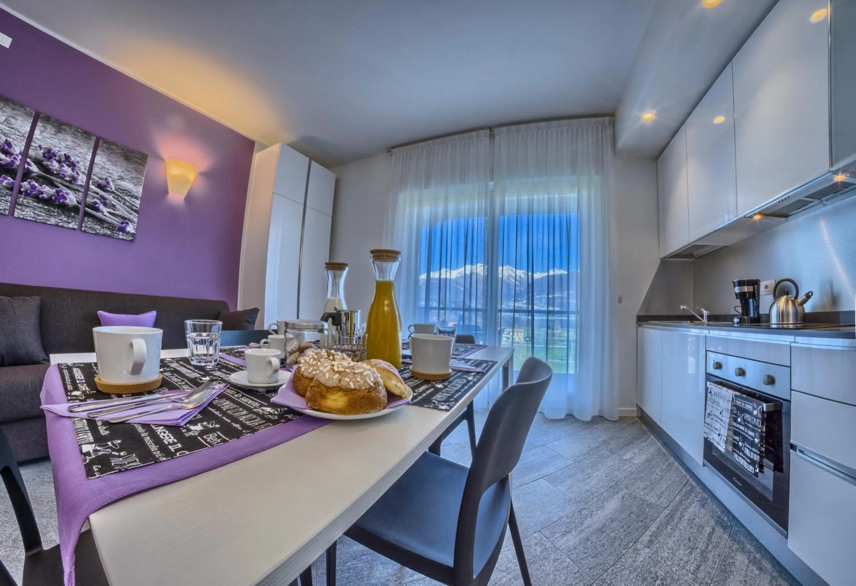 Dining area in Rainbow Holiday Apartments Lake Como