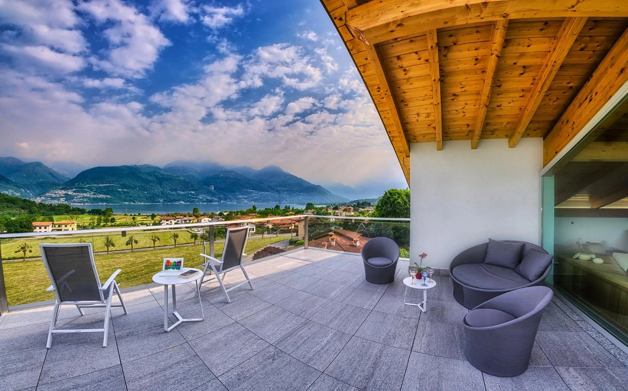 Patio in Rainbow Holiday Apartments Lake Como