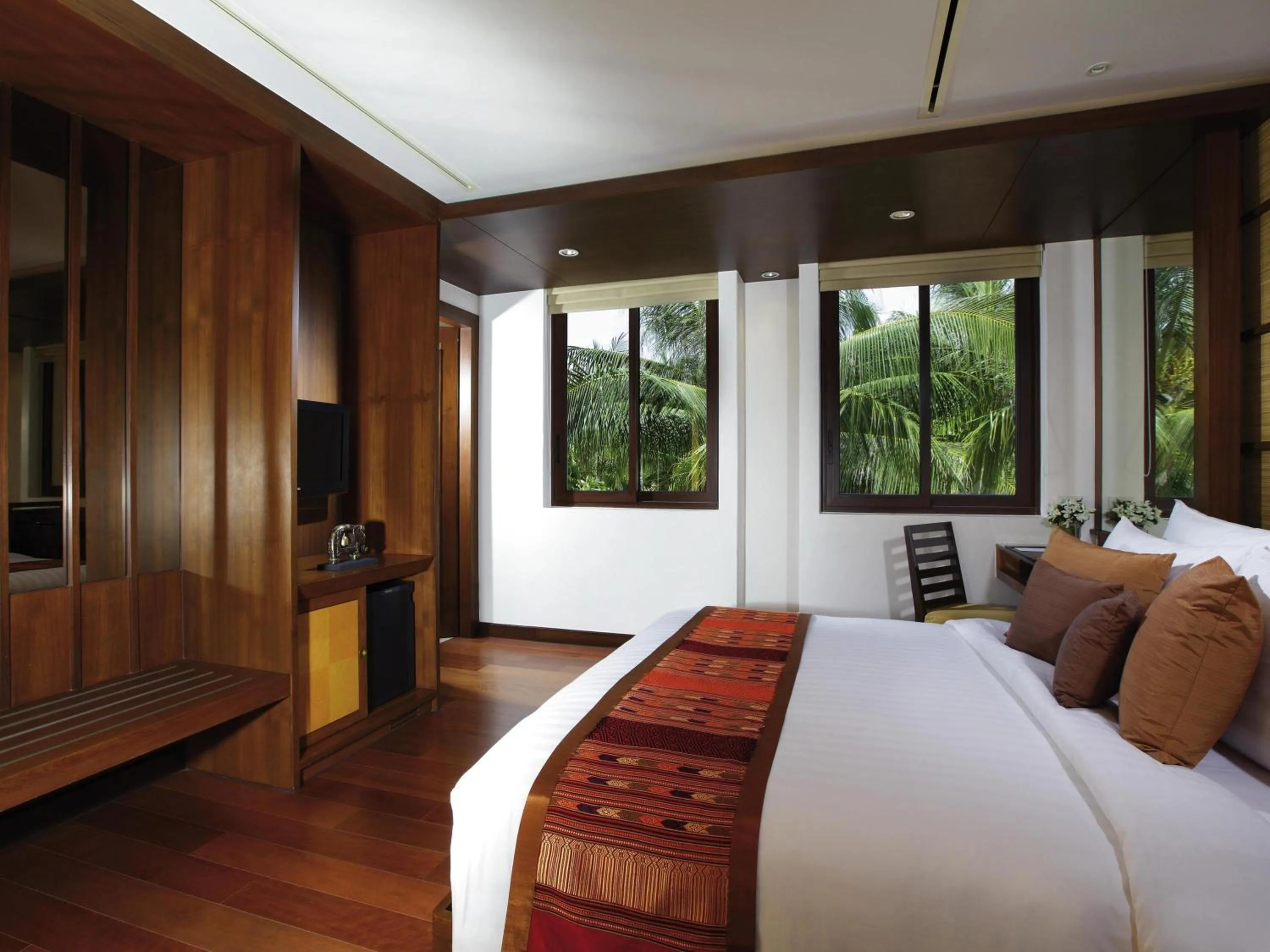 Bedroom, Bed in Mövenpick Resort Bangtao Beach Phuket