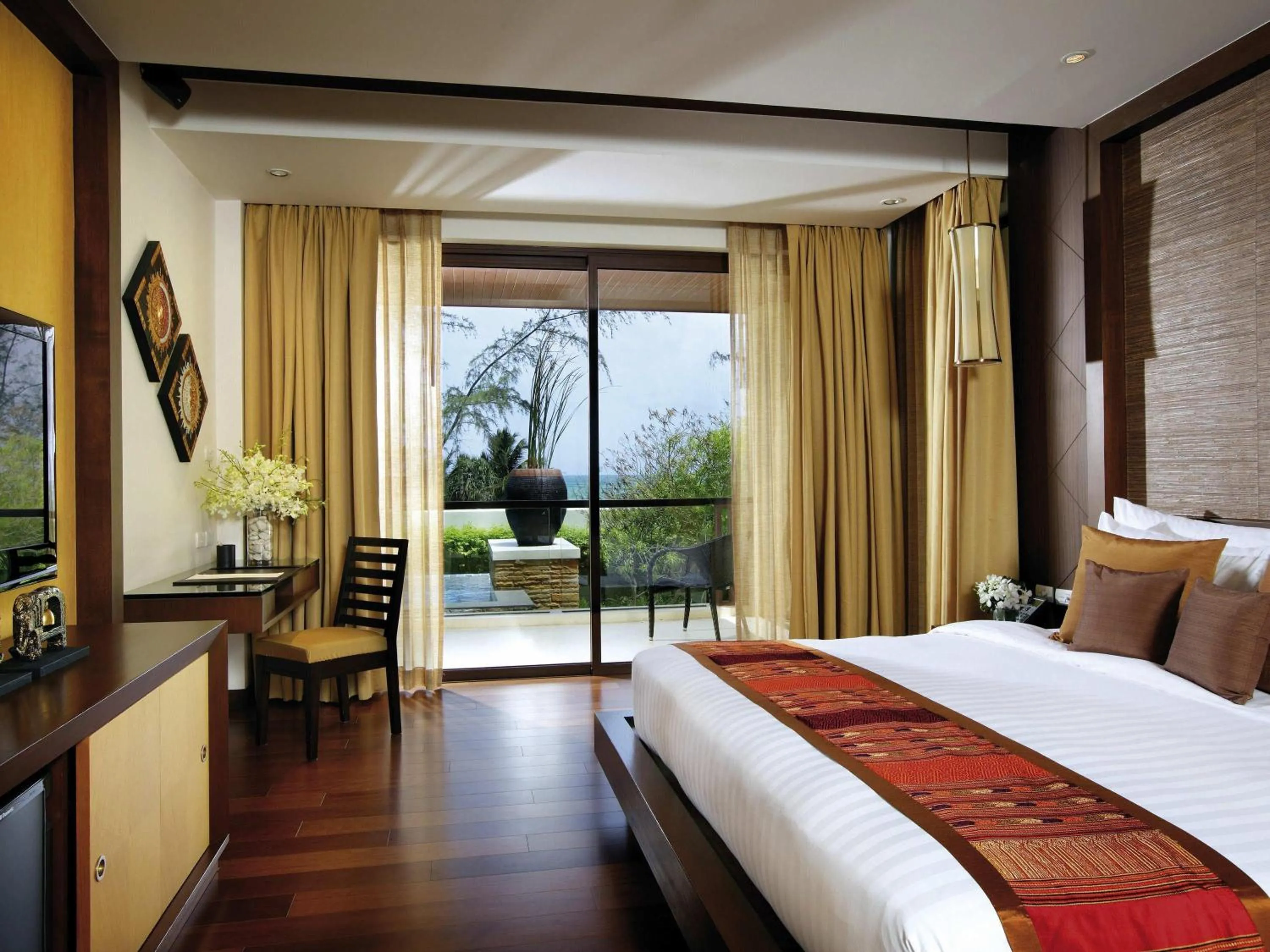 Bedroom, Bed in Mövenpick Resort Bangtao Beach Phuket