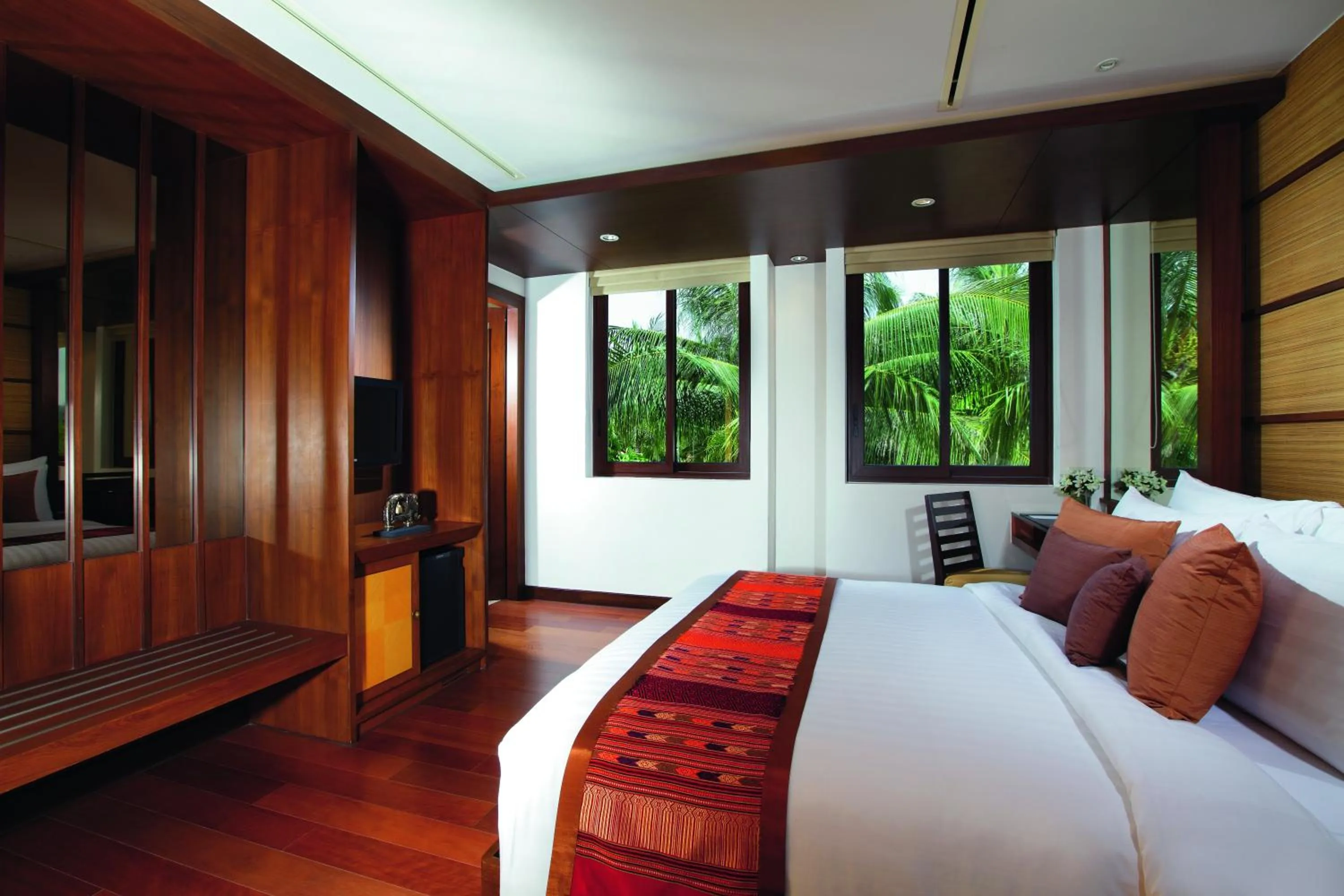 Bedroom, Bed in Mövenpick Resort Bangtao Beach Phuket