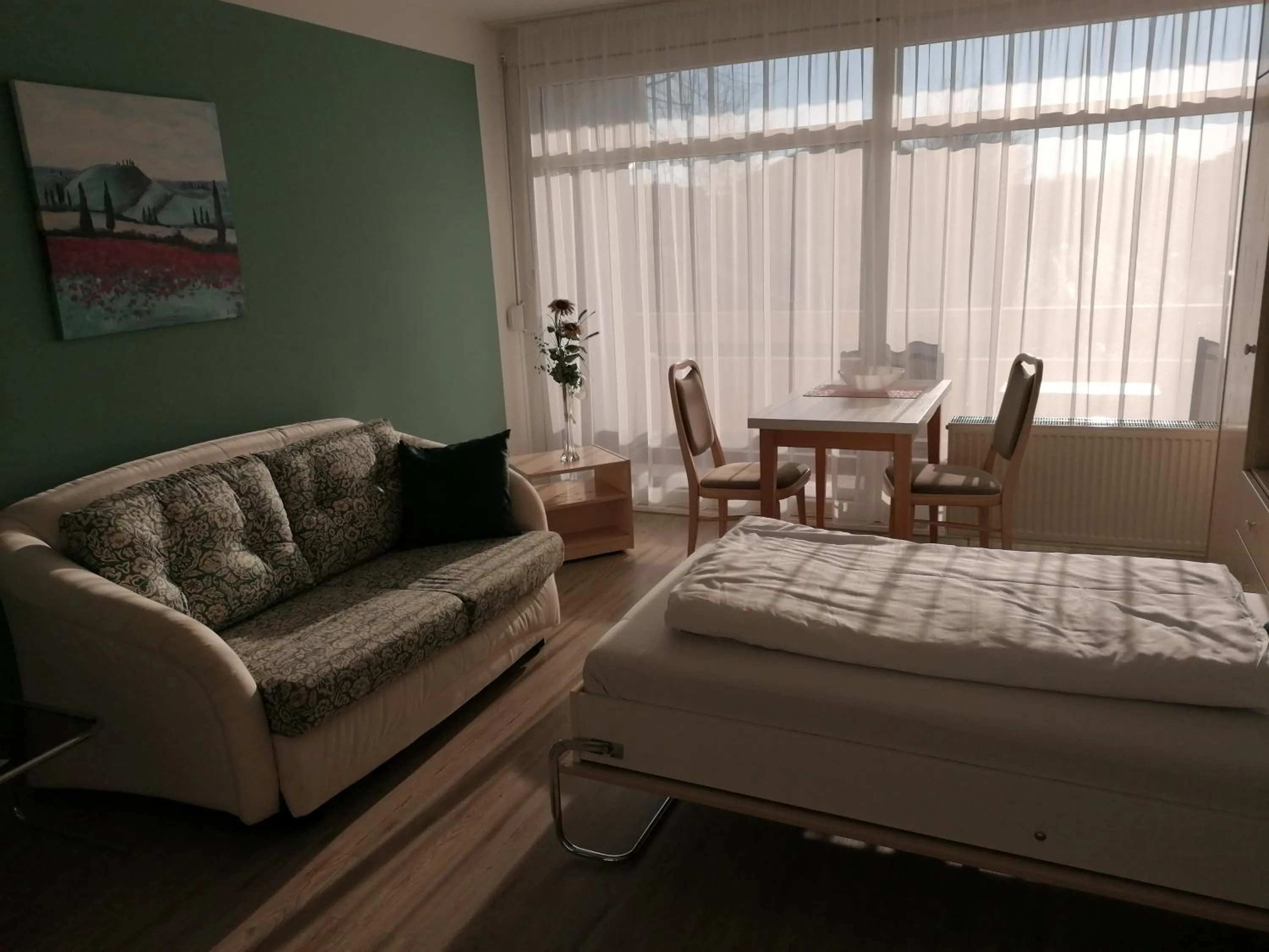 Photo of the whole room, Bed in Appartementhaus Nürnberg