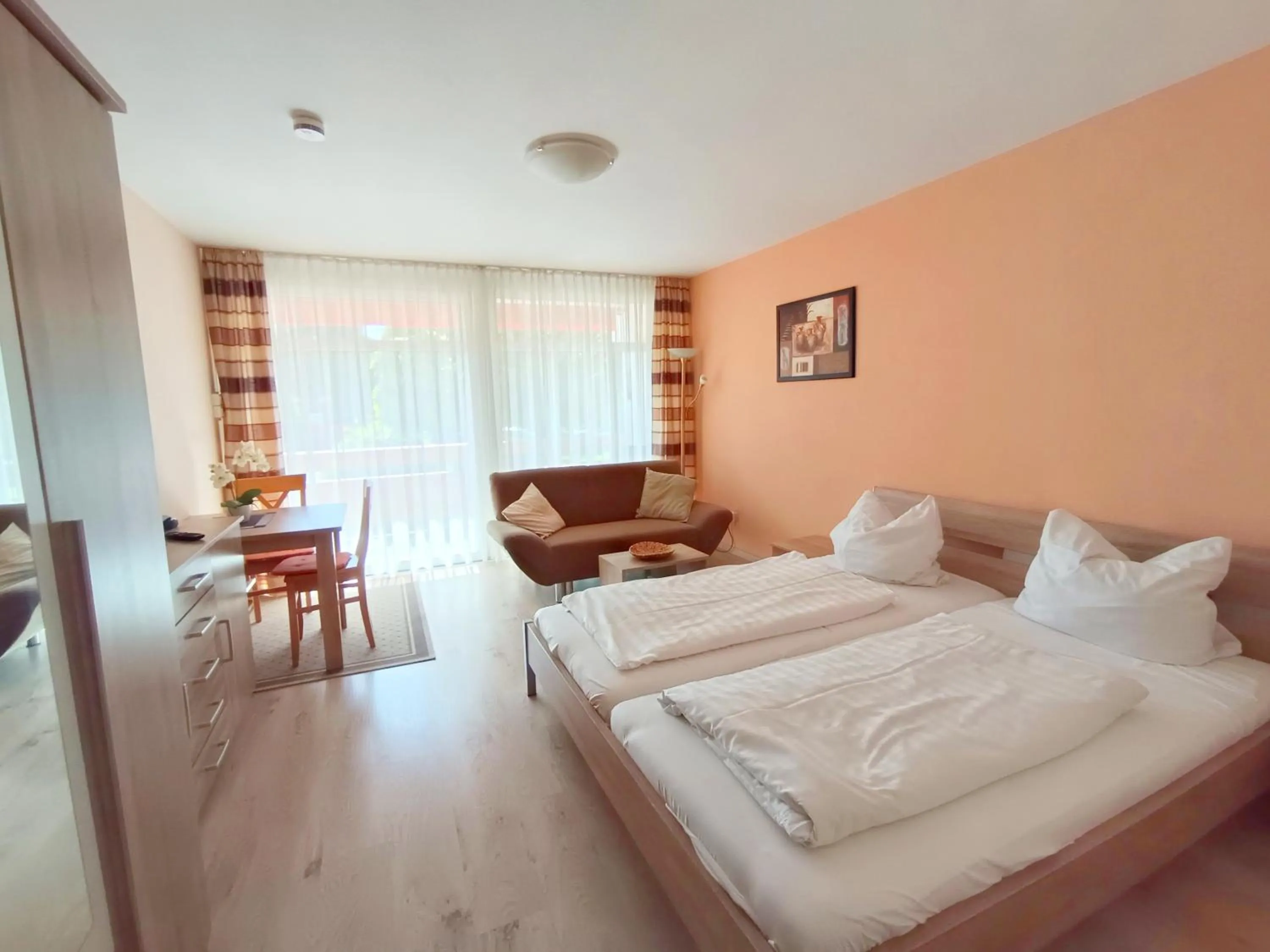 Photo of the whole room, Bed in Appartementhaus Nürnberg