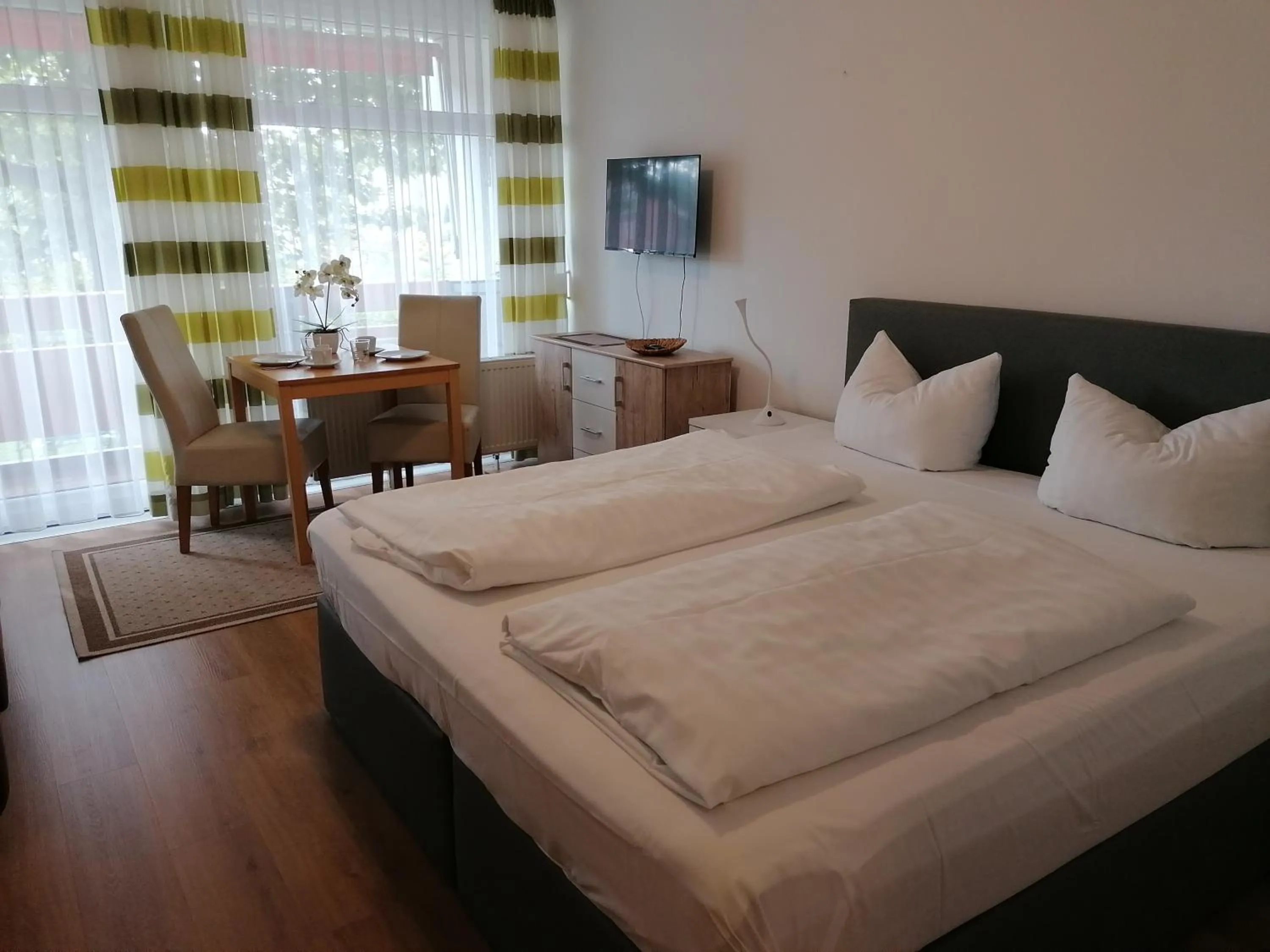 Photo of the whole room, Bed in Appartementhaus Nürnberg