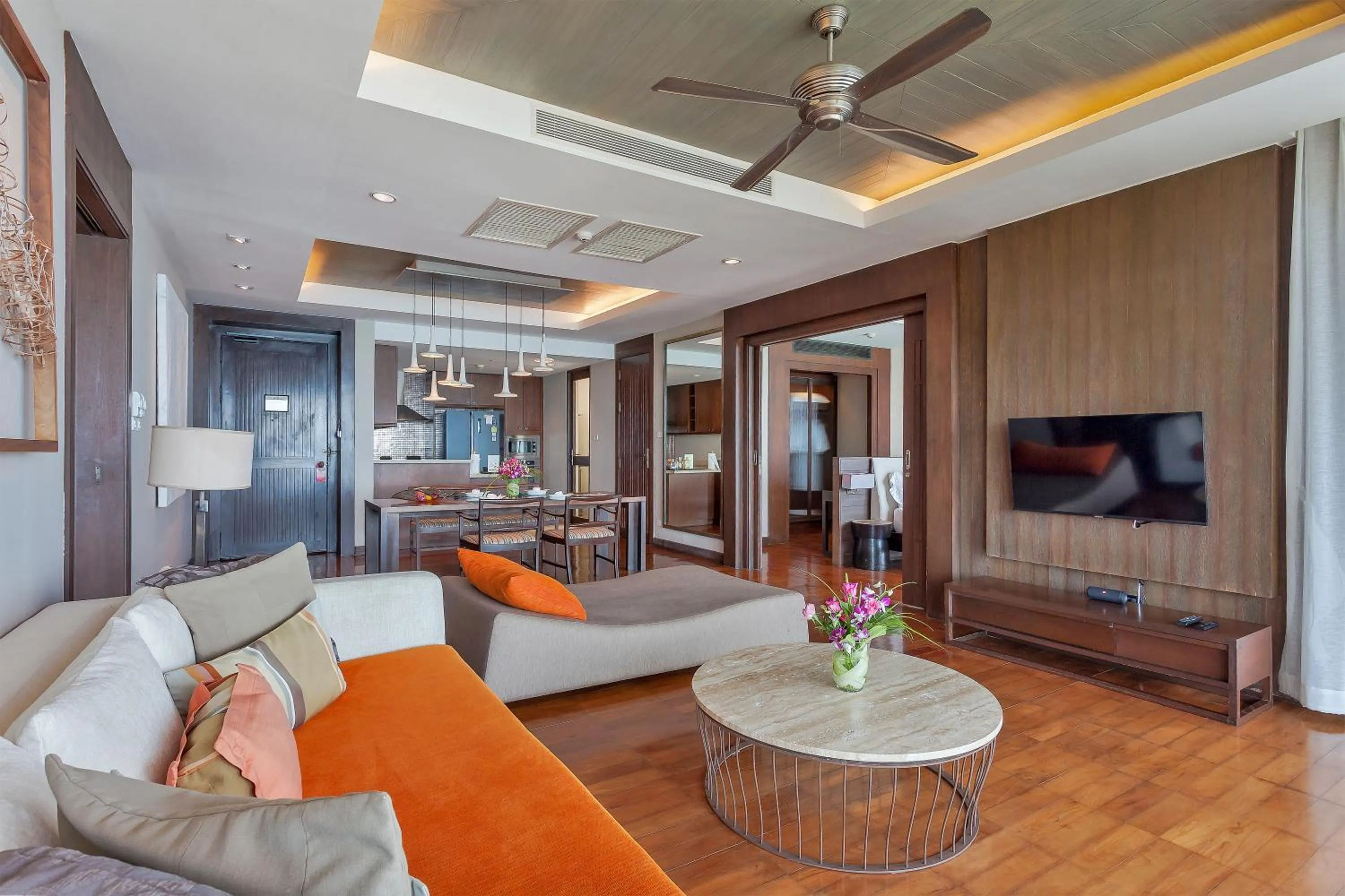 Communal lounge/ TV room in ShaSa Resort - Luxury Beachfront Suites