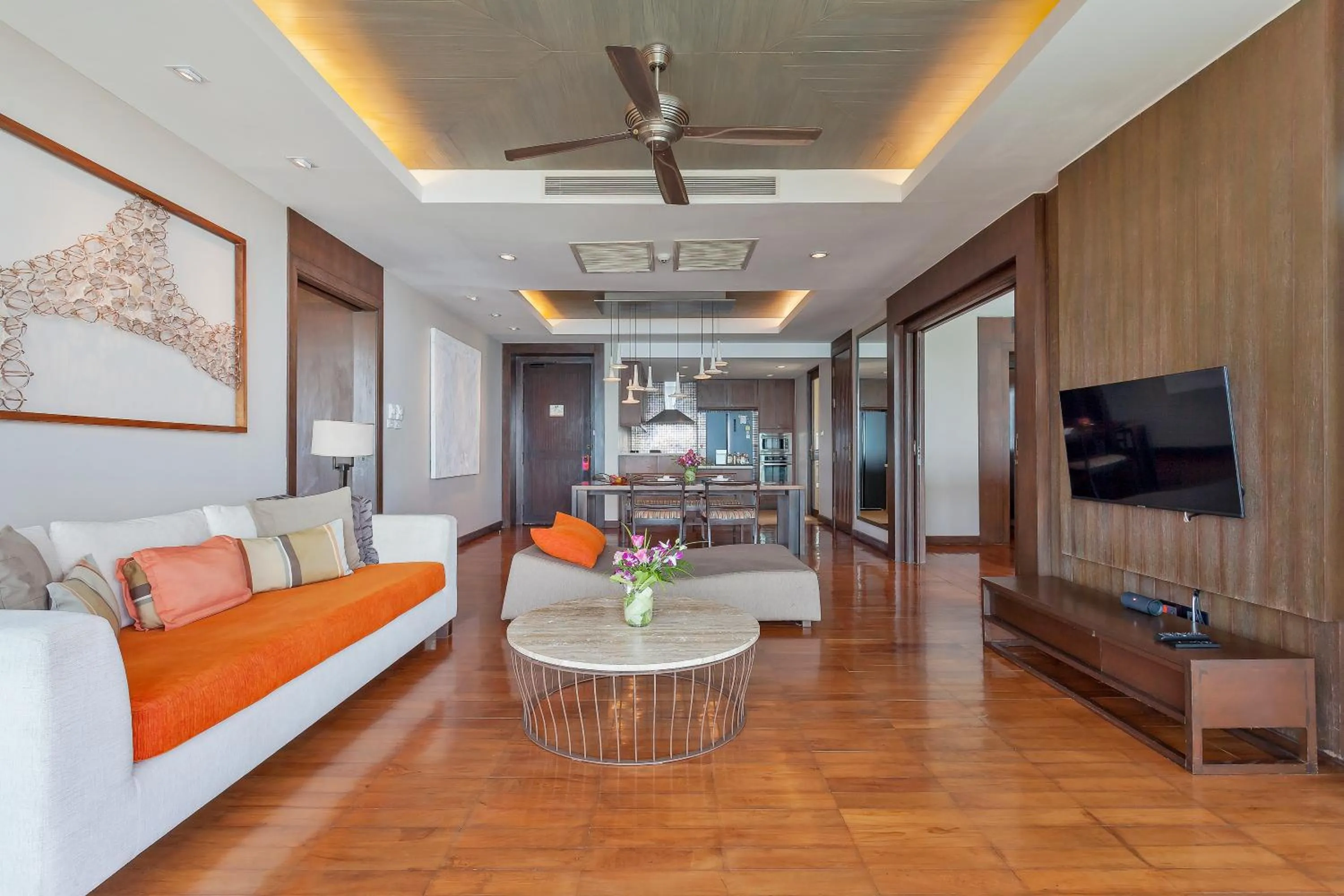 Communal lounge/ TV room in ShaSa Resort - Luxury Beachfront Suites