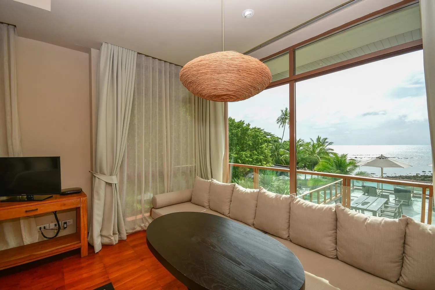 Communal lounge/ TV room in ShaSa Resort - Luxury Beachfront Suites