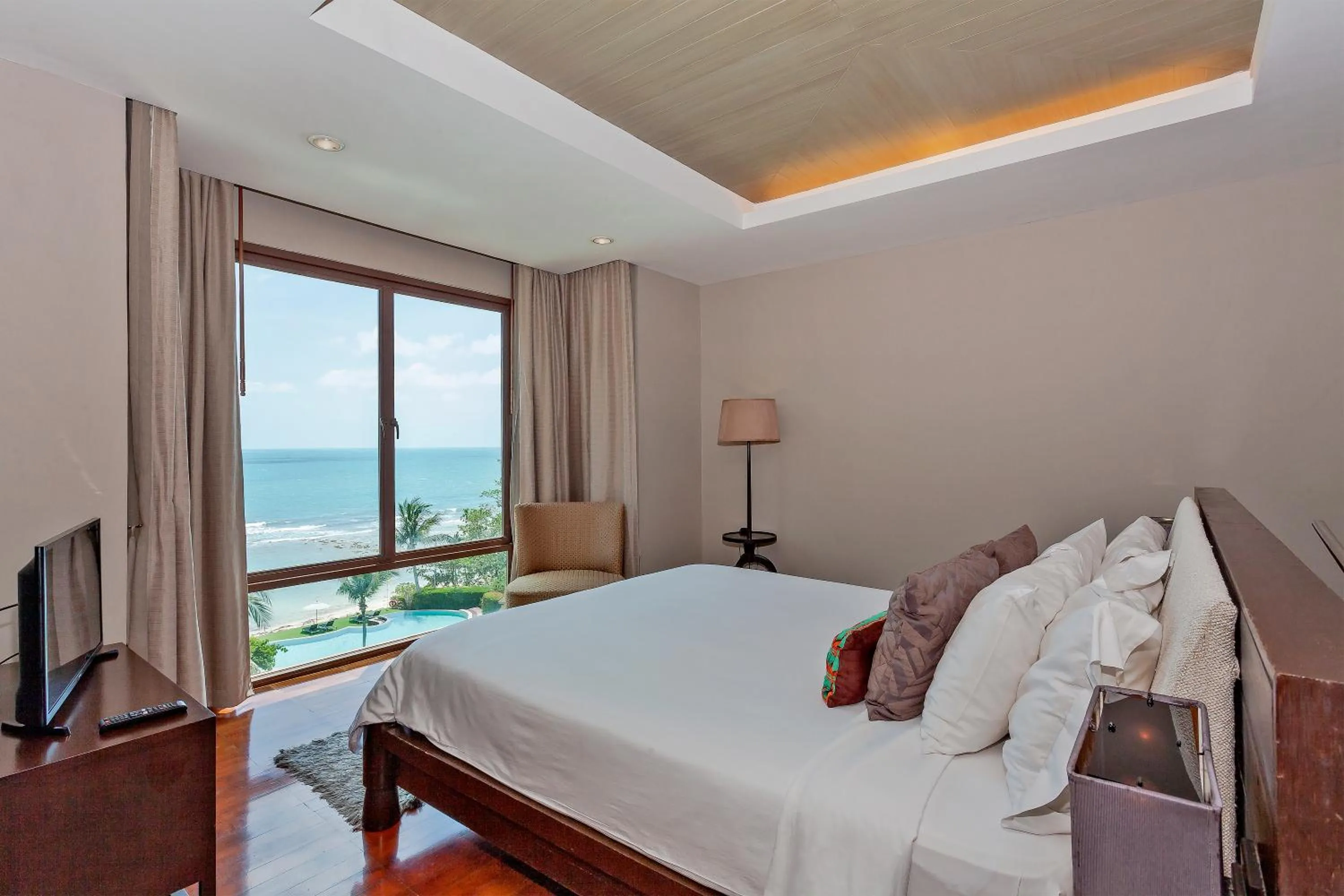 Bed in ShaSa Resort - Luxury Beachfront Suites