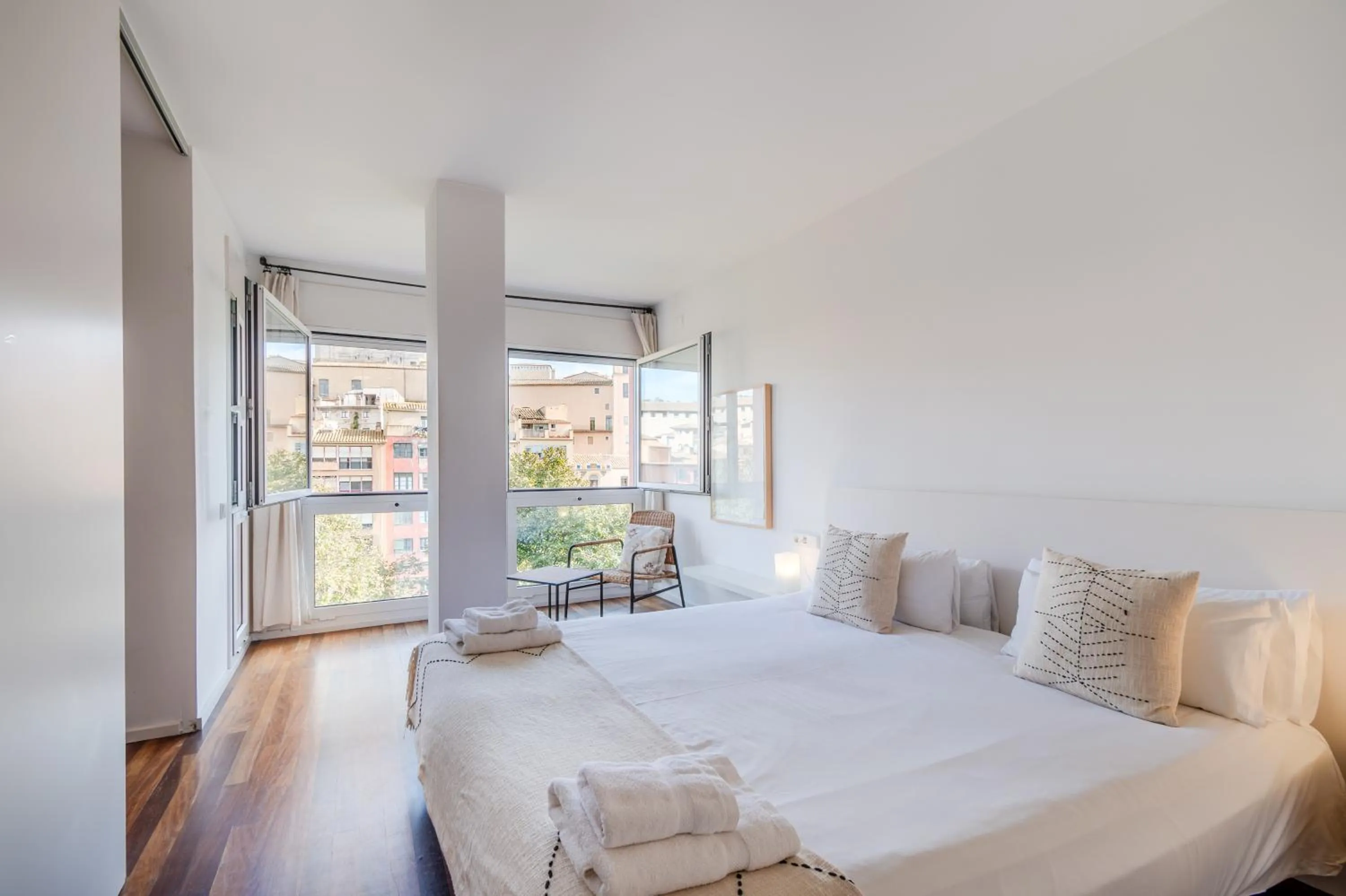 Photo of the whole room, Bed in Flateli Canalejas