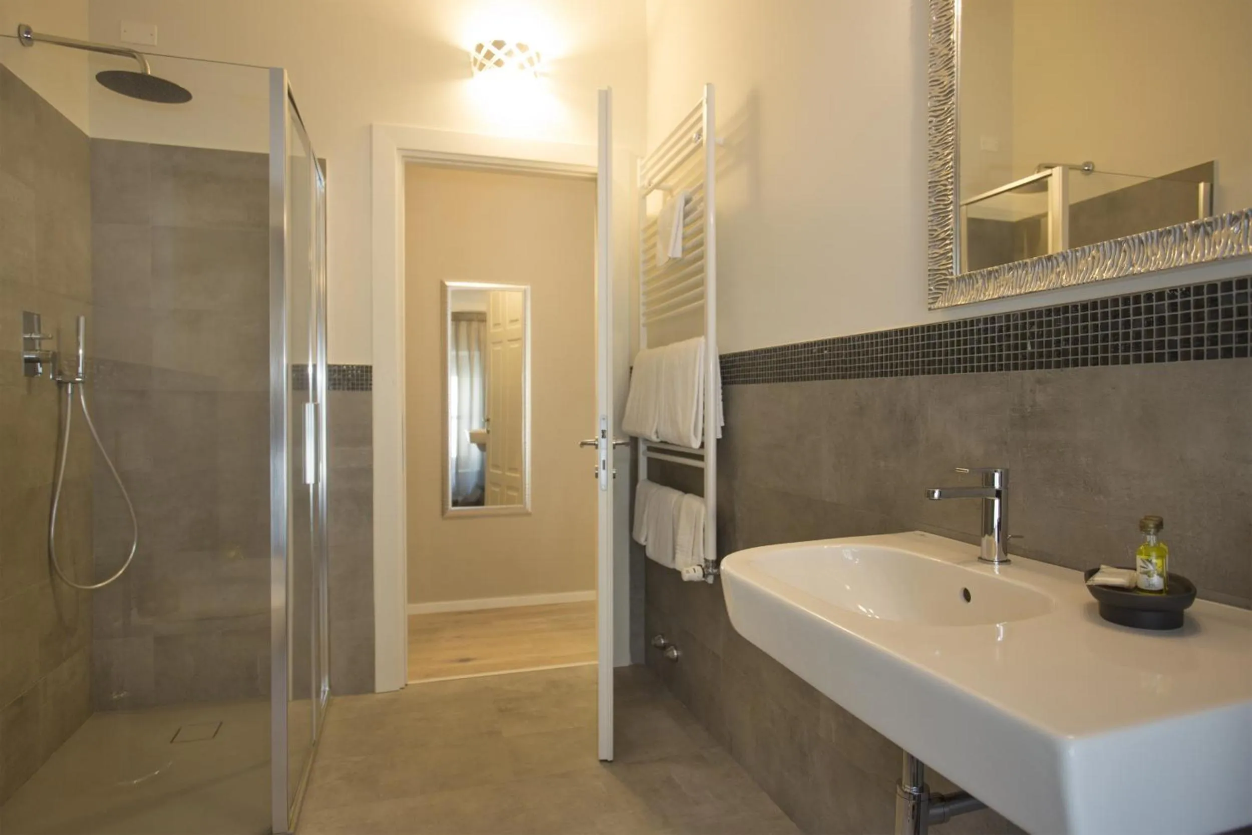 Shower in B&B Villa Anna