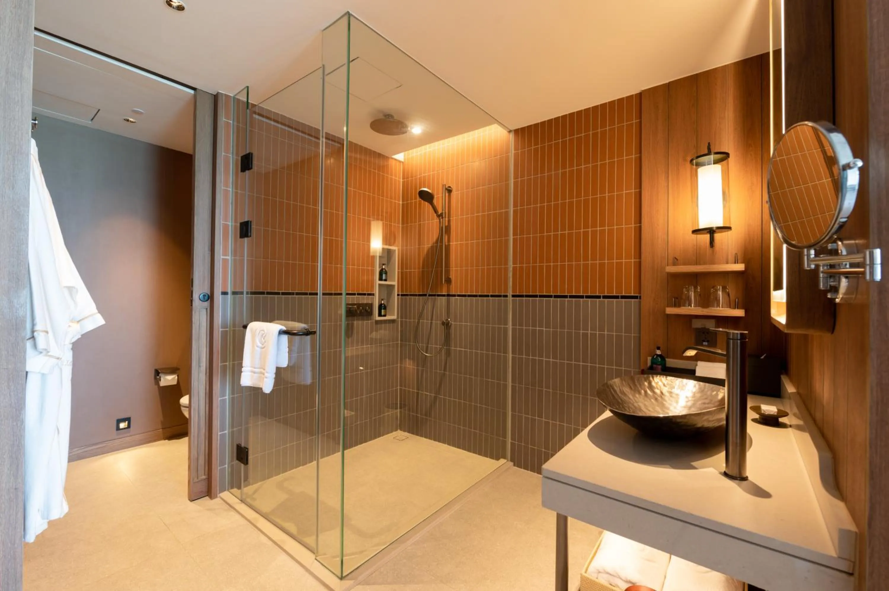 Shower in Centara Grand Mirage Beach Resort Pattaya