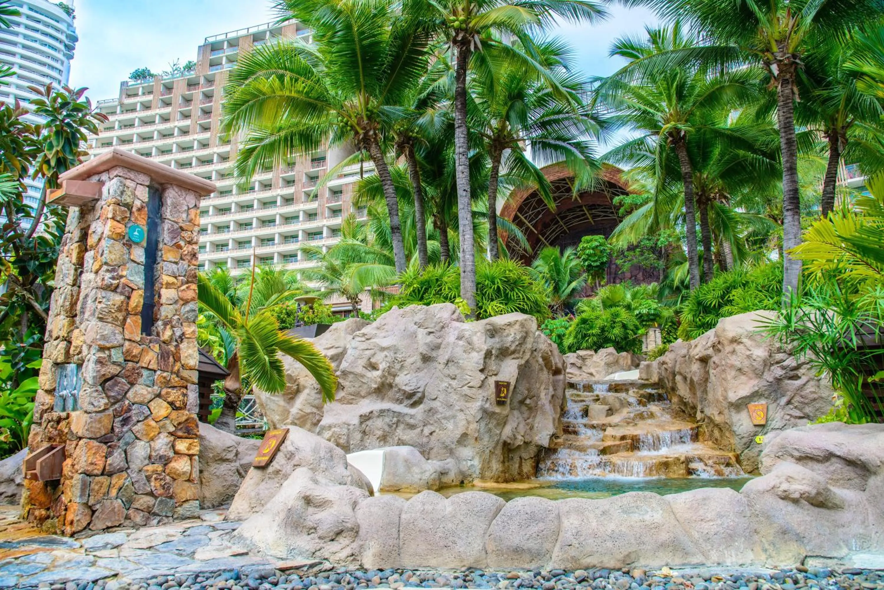 Swimming pool in Centara Grand Mirage Beach Resort Pattaya