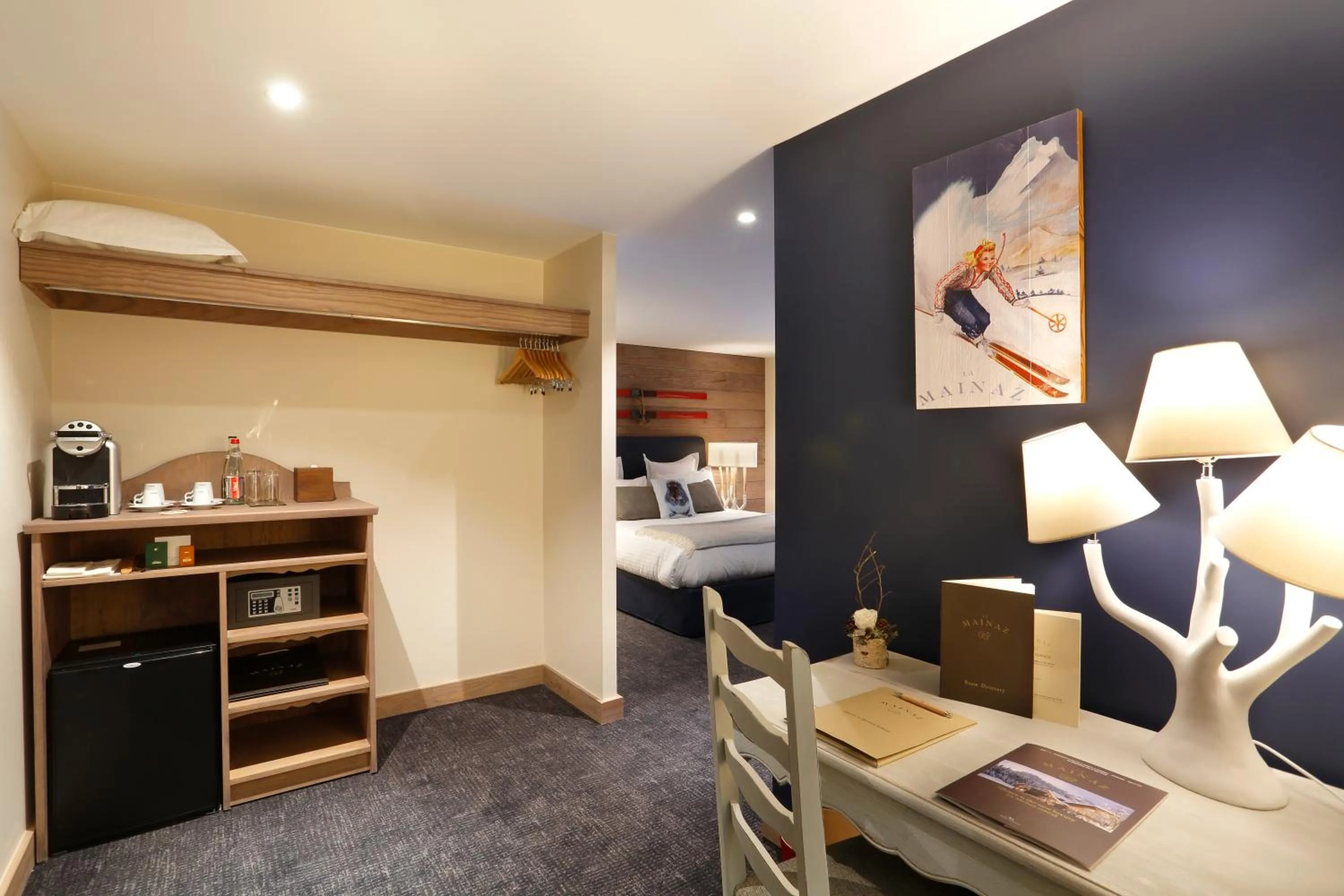 Seating area, Bed in La Mainaz Hôtel Restaurant Genève - Gex - Mijoux