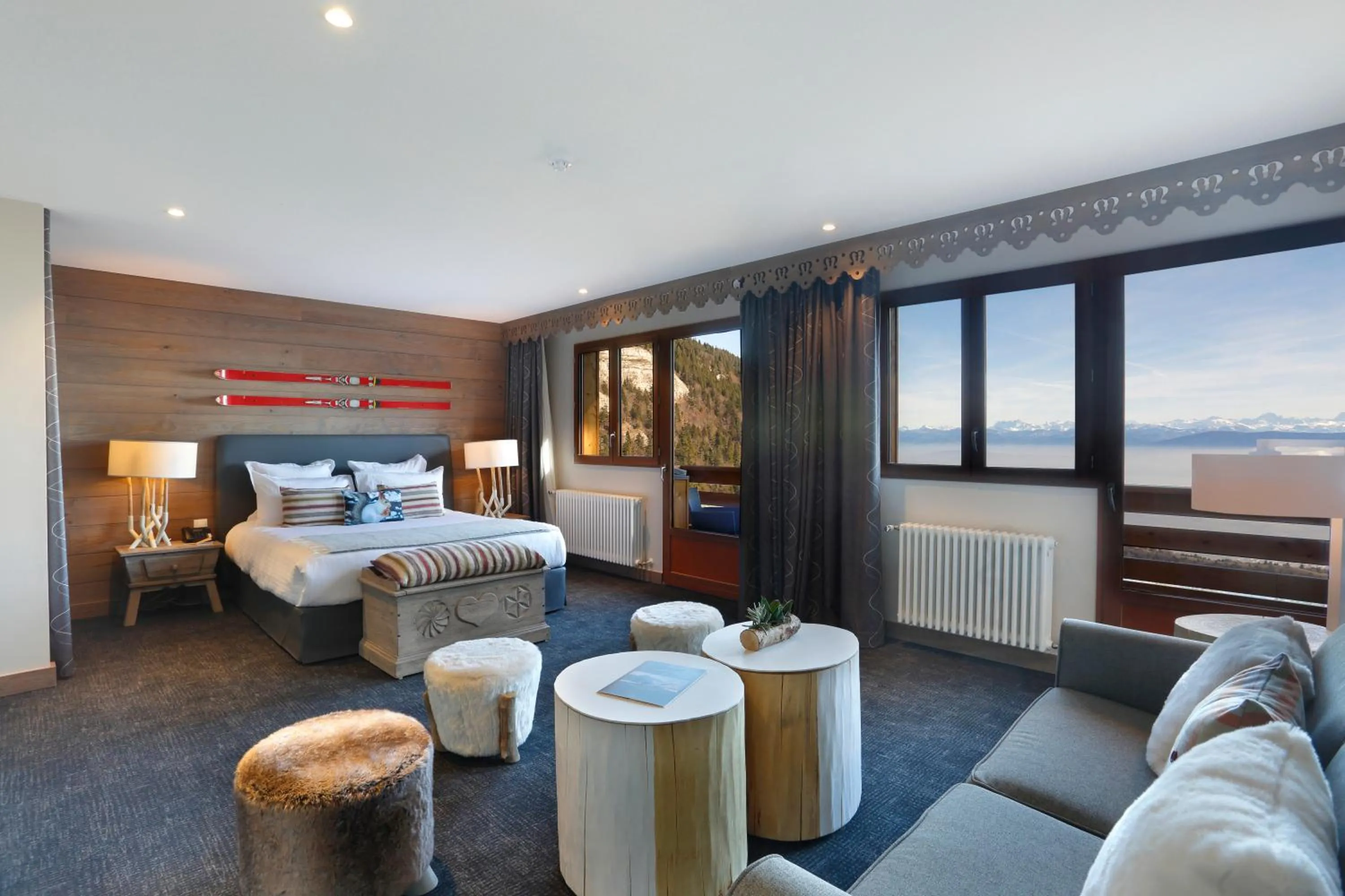 Photo of the whole room, Bed in La Mainaz Hôtel Restaurant Genève - Gex - Mijoux