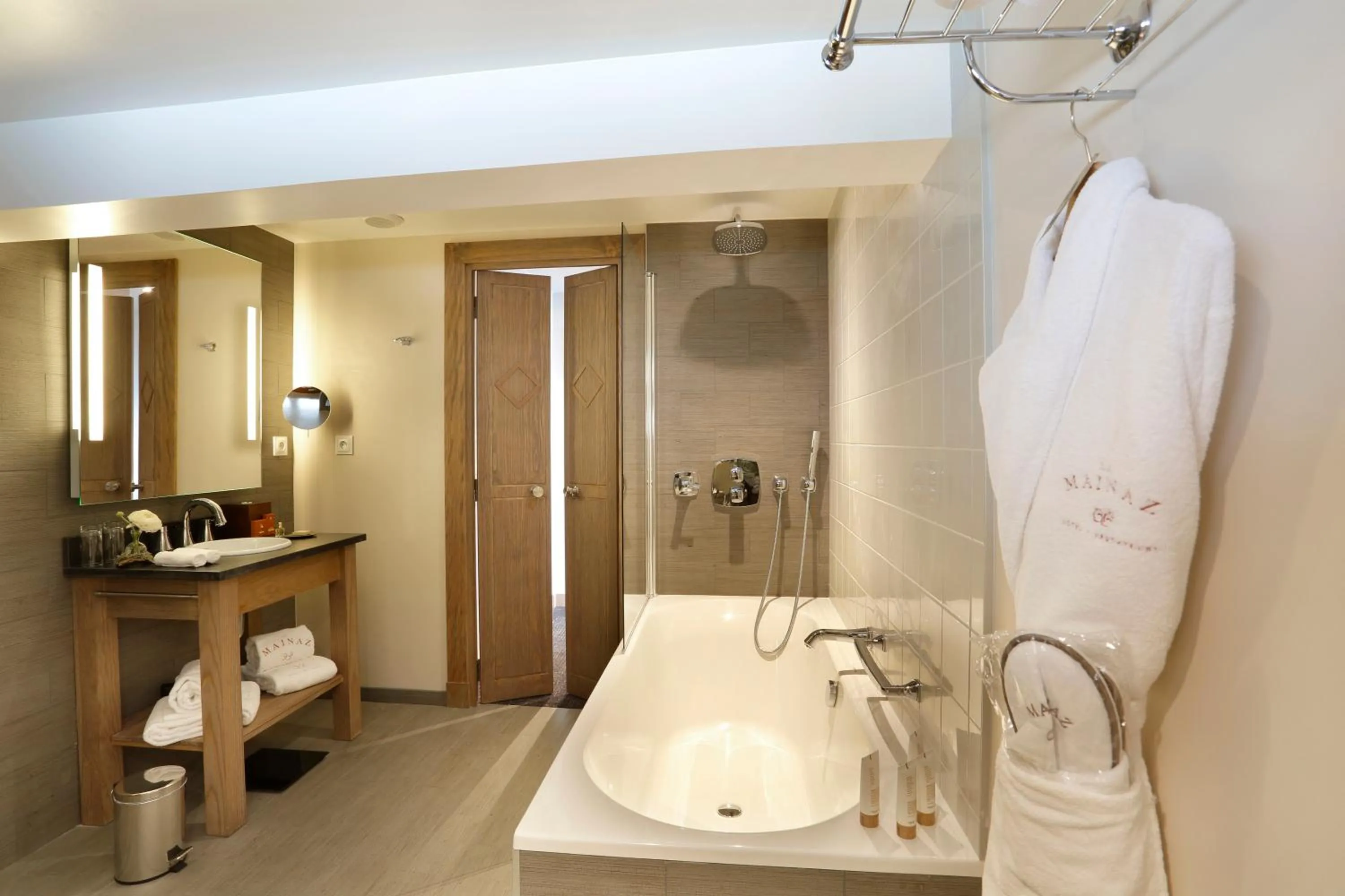 Bathroom in La Mainaz Hôtel Restaurant Genève - Gex - Mijoux