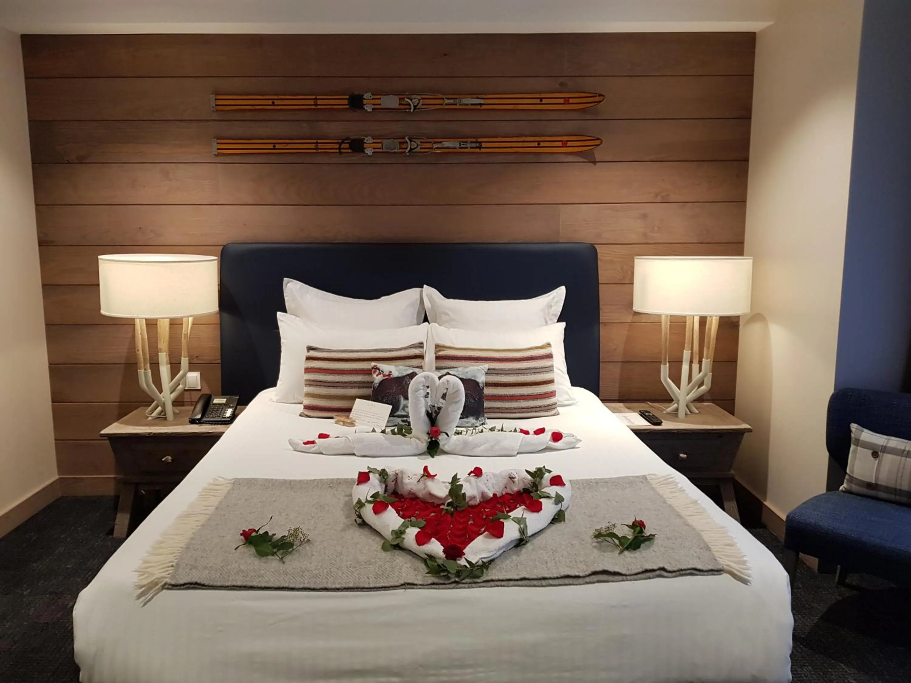 Bedroom, Bed in La Mainaz Hôtel Restaurant Genève - Gex - Mijoux