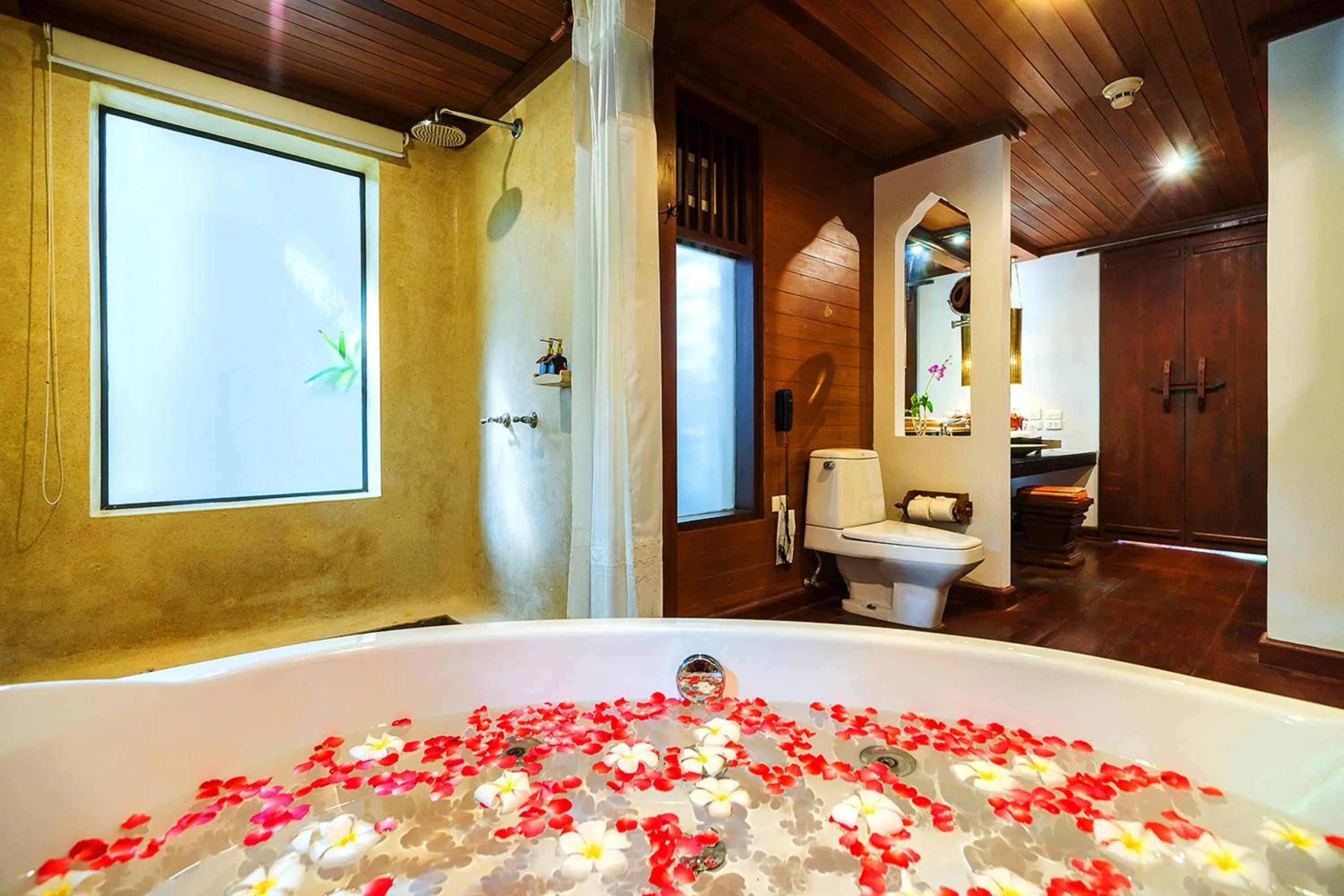 Shower in Muang Samui Spa Resort