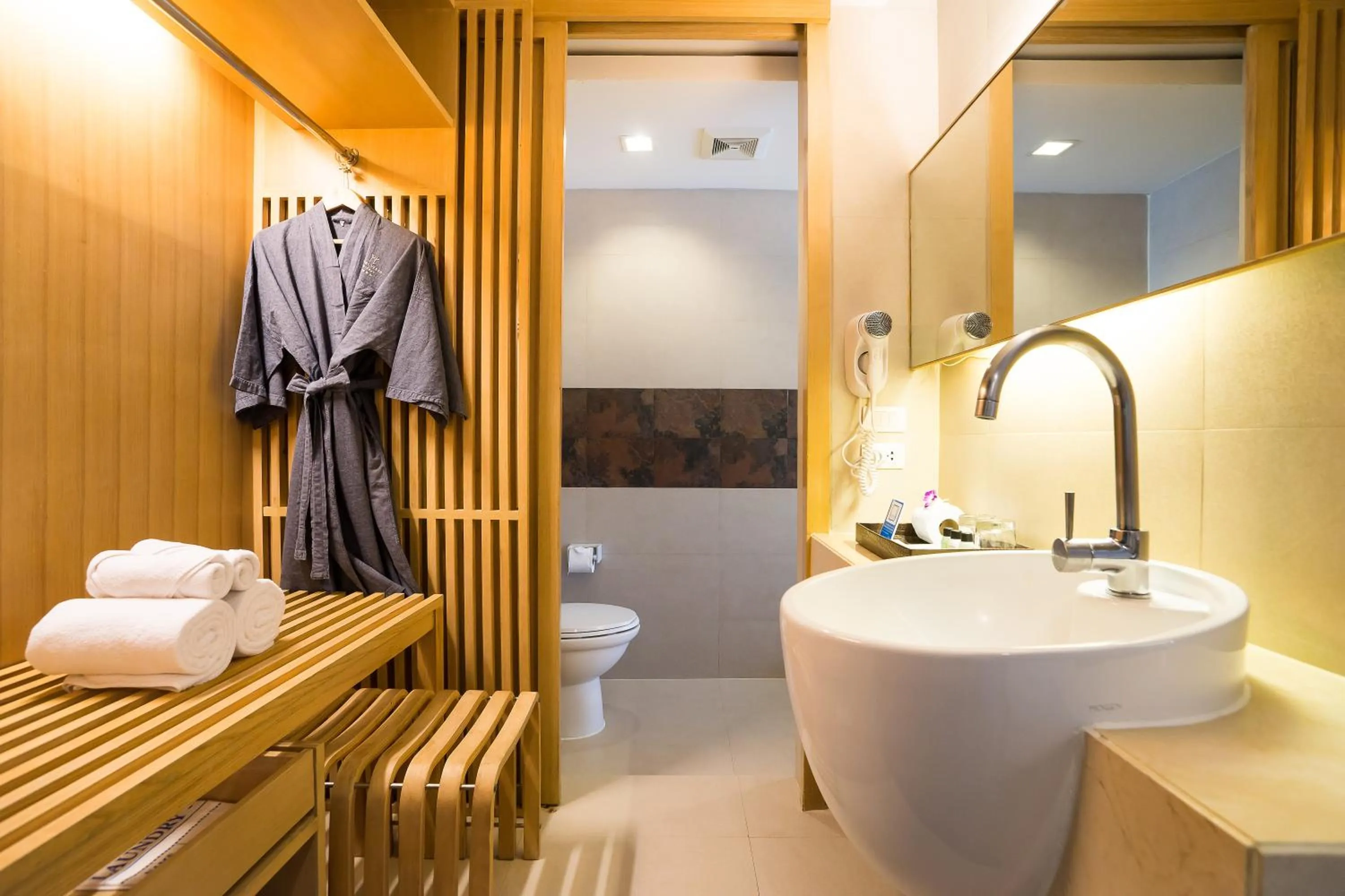 Shower in Hotel Vista