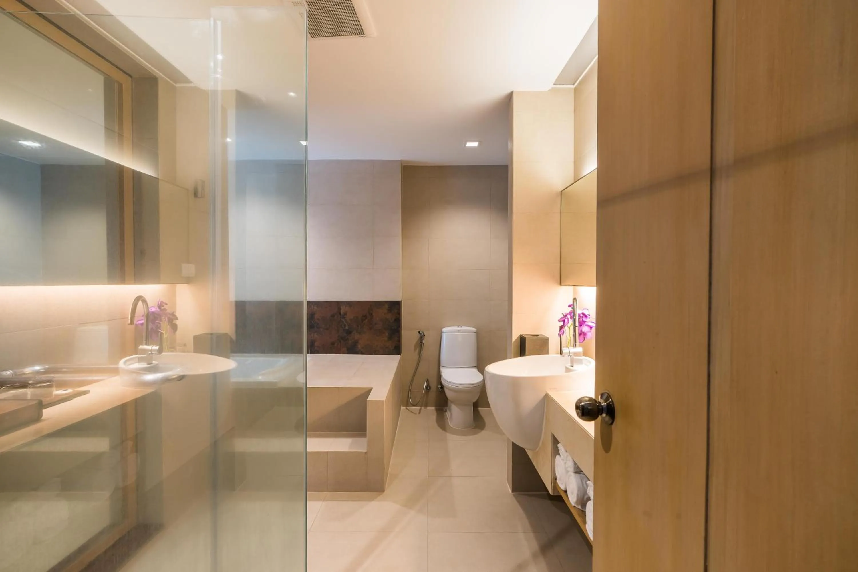 Bathroom, Bed in Hotel Vista