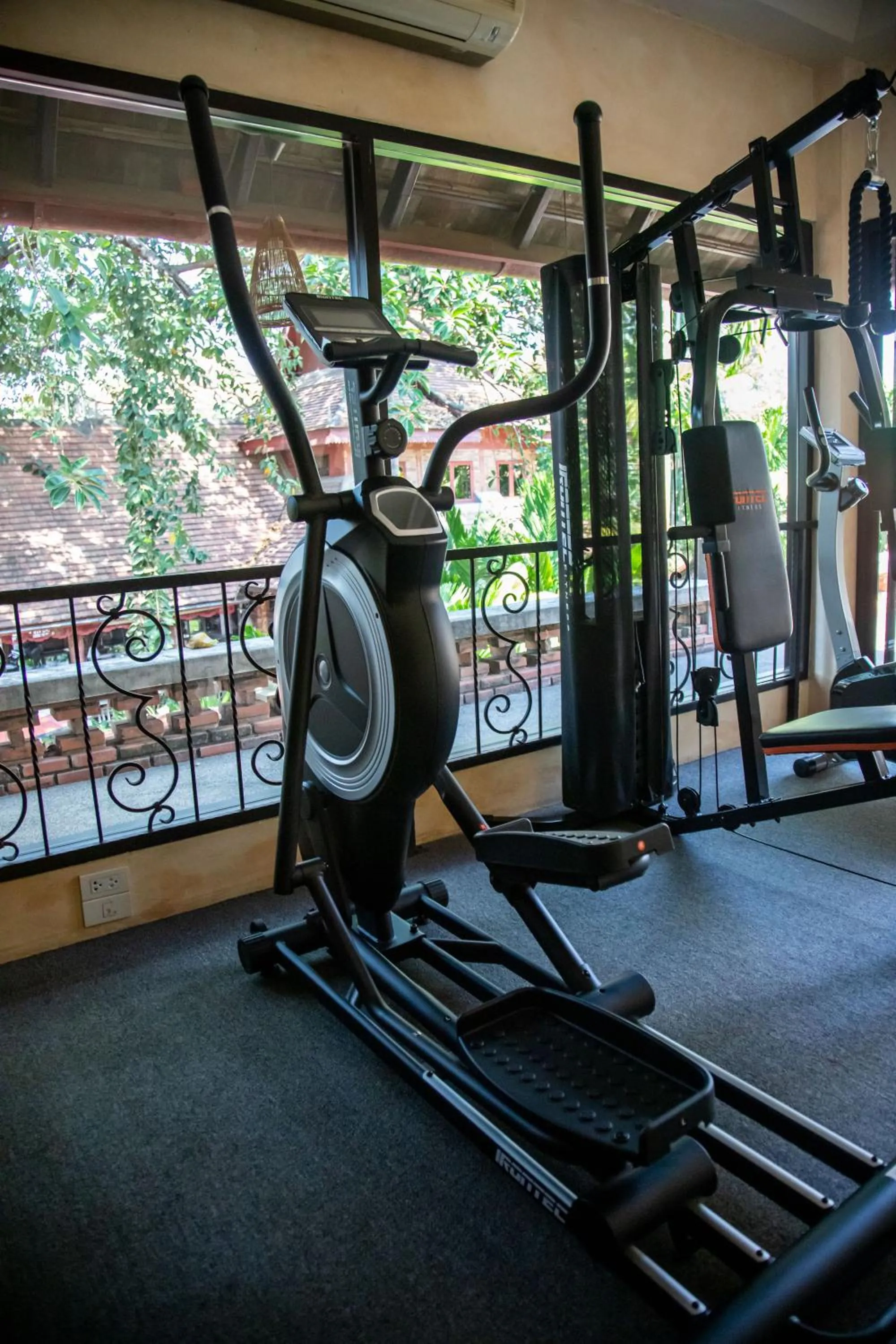 Fitness centre/facilities in Yaang Come Village Hotel