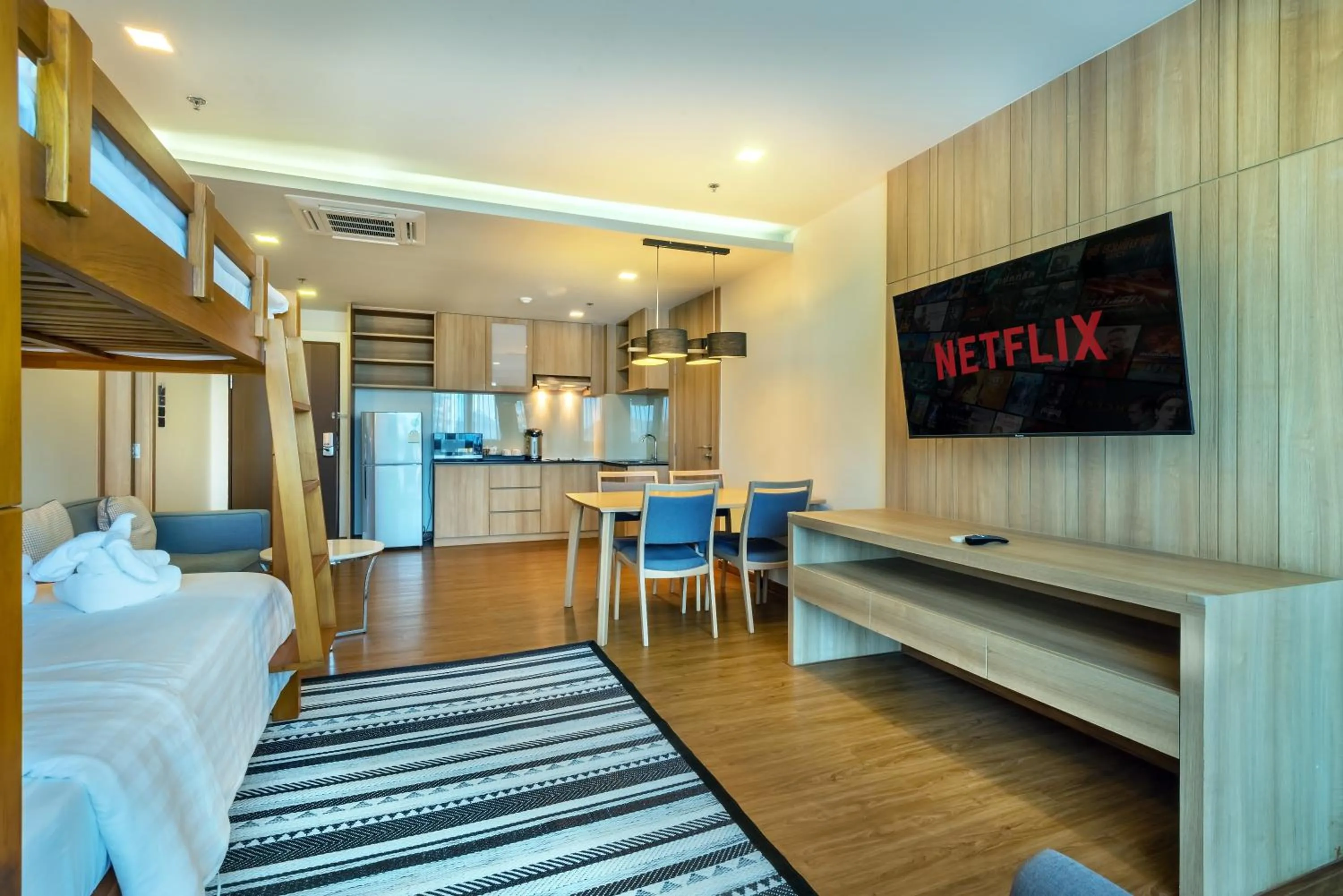 TV and multimedia in PLAAI Prime Hotel Rayong SHA Extra Plus