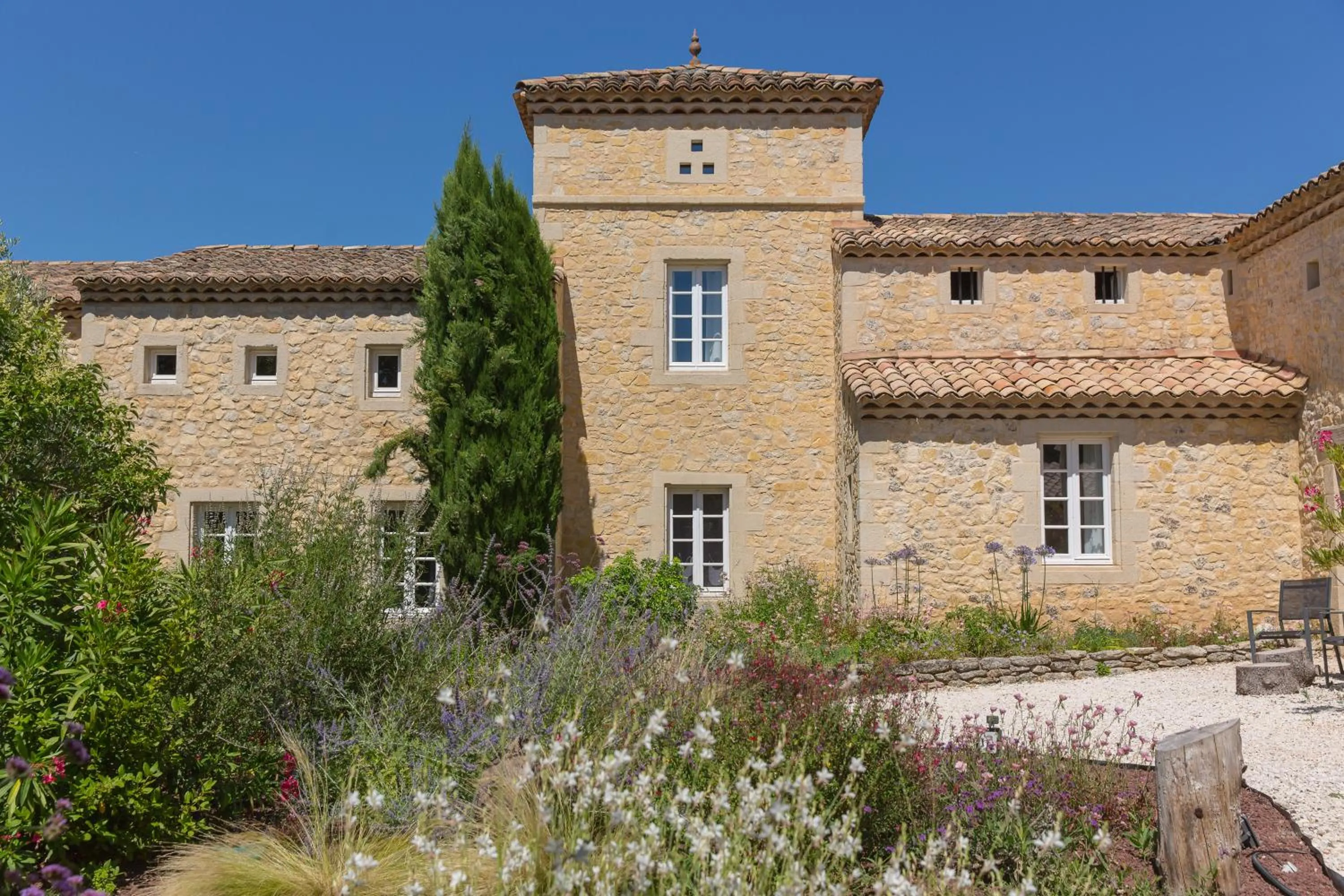 Property building in Le Mas des Alexandrins