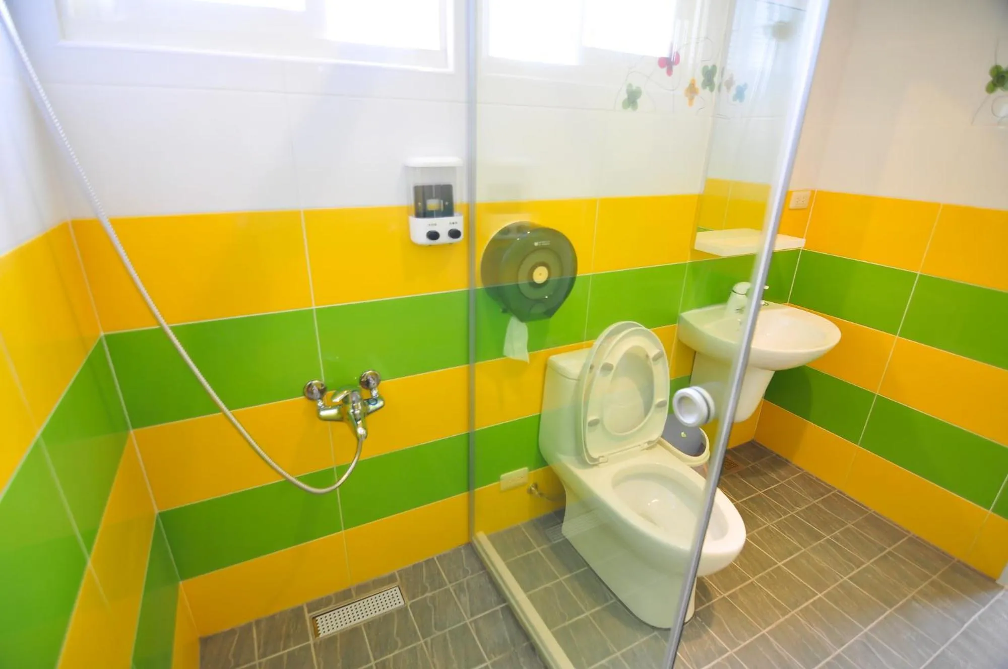 Shower in Dream Homestay