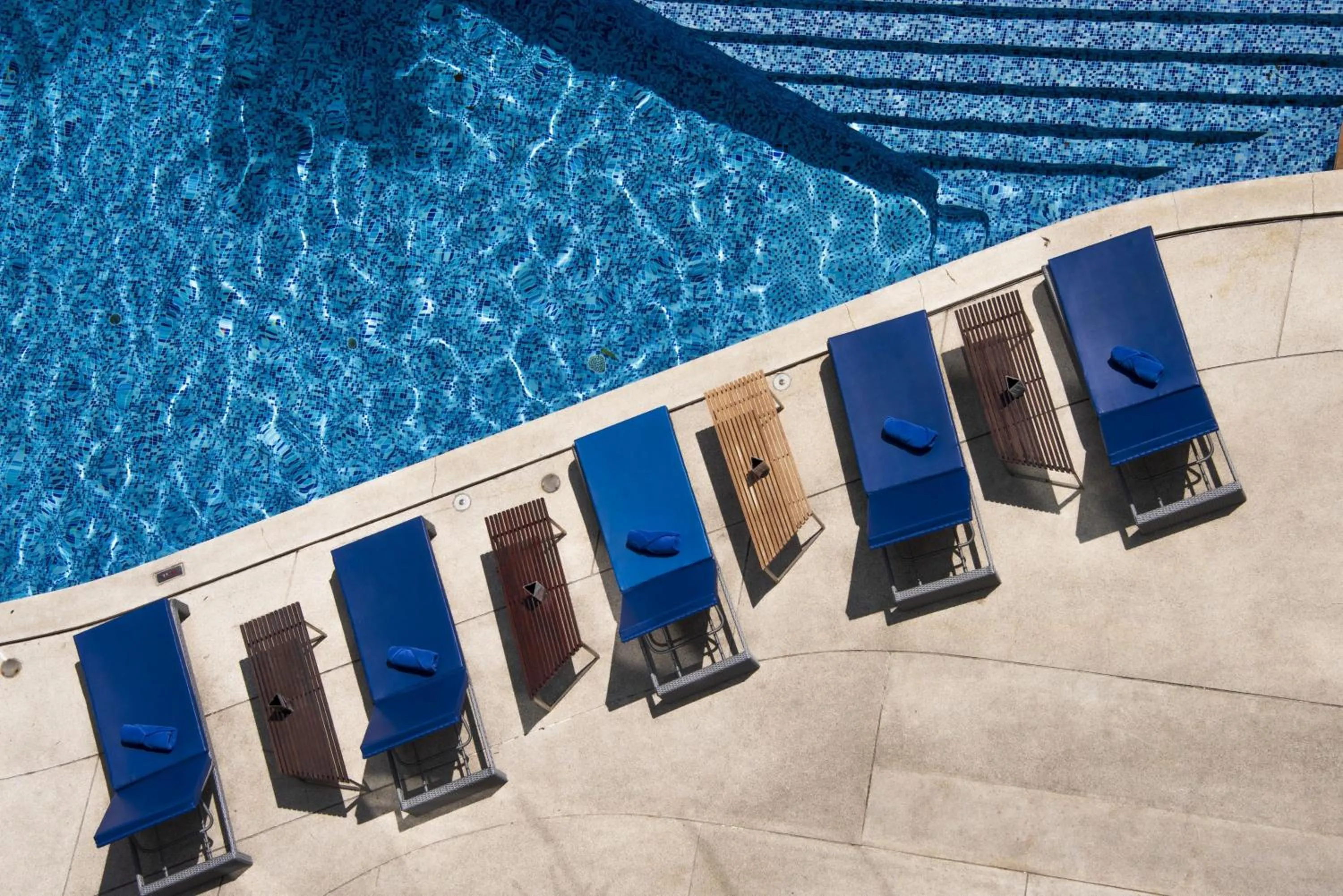 Swimming pool in Hotel Baraquda Heeton Pattaya by Compass Hospitality