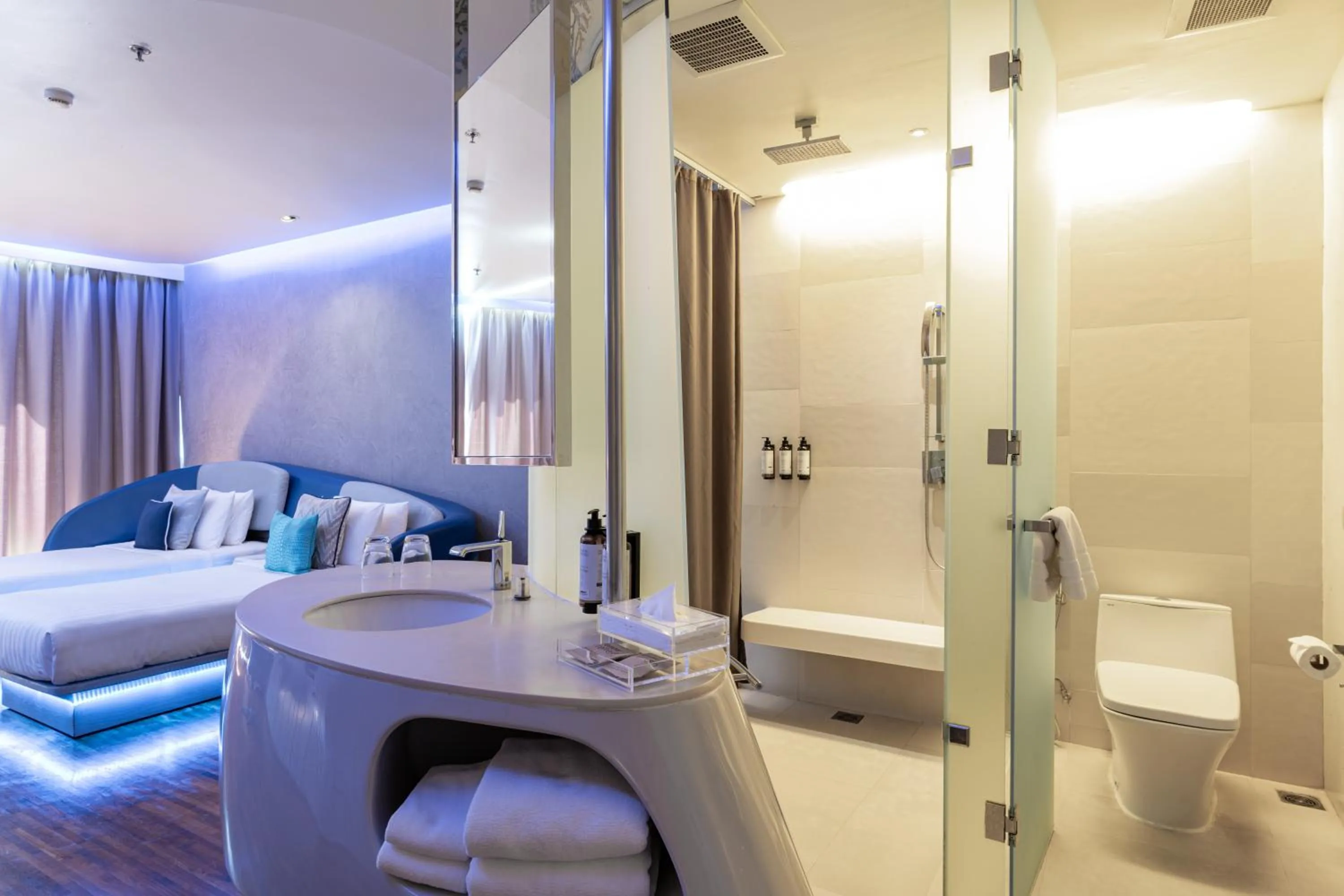 Deluxe Twin Room in Hotel Baraquda Heeton Pattaya by Compass Hospitality