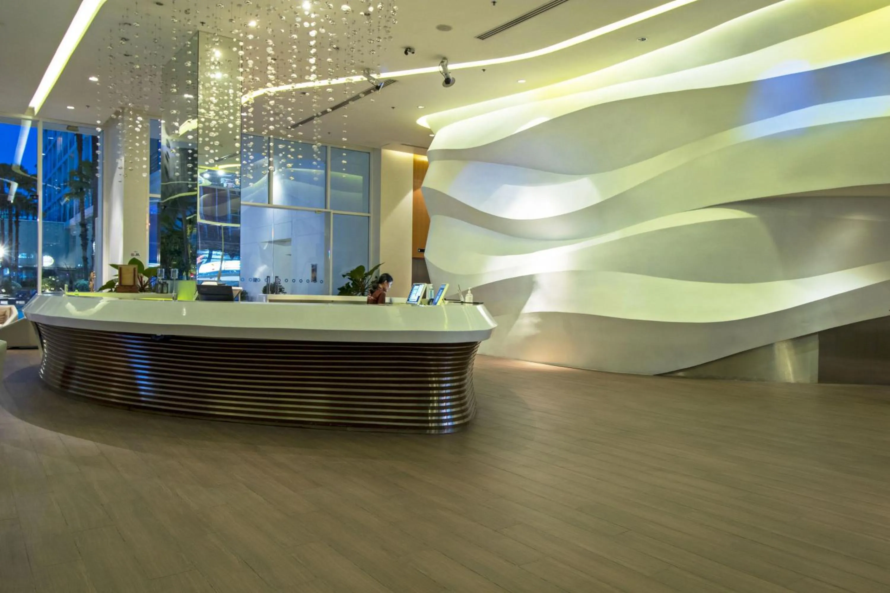 Lobby or reception in Hotel Baraquda Heeton Pattaya by Compass Hospitality