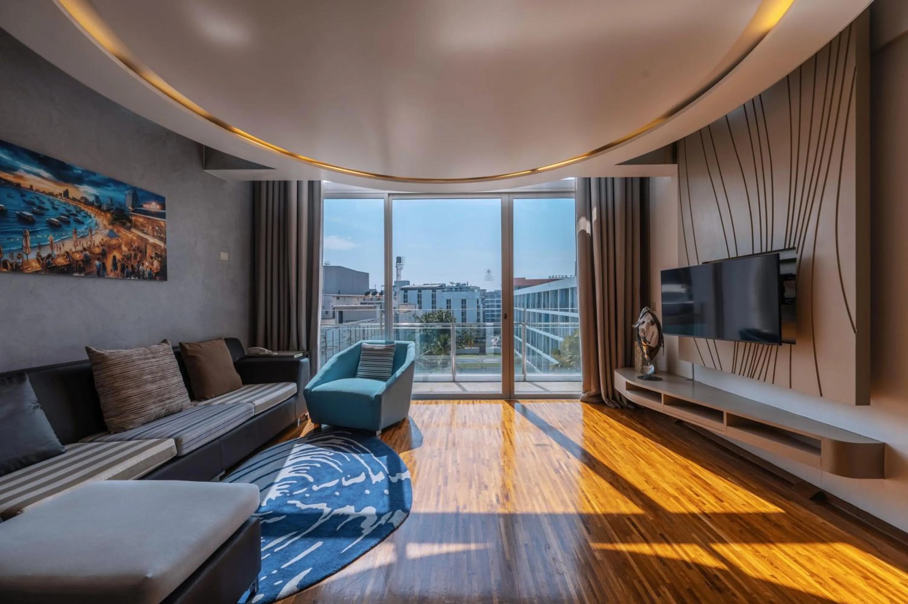 TV and multimedia in Hotel Baraquda Heeton Pattaya by Compass Hospitality