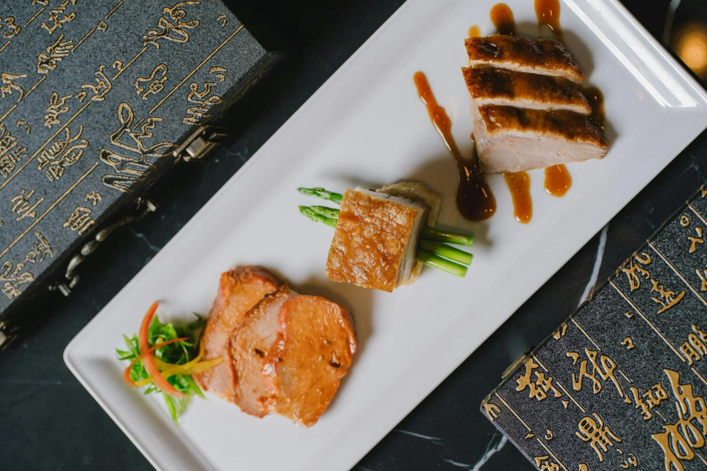 Restaurant/places to eat in Courtyard by Marriott Phuket Town