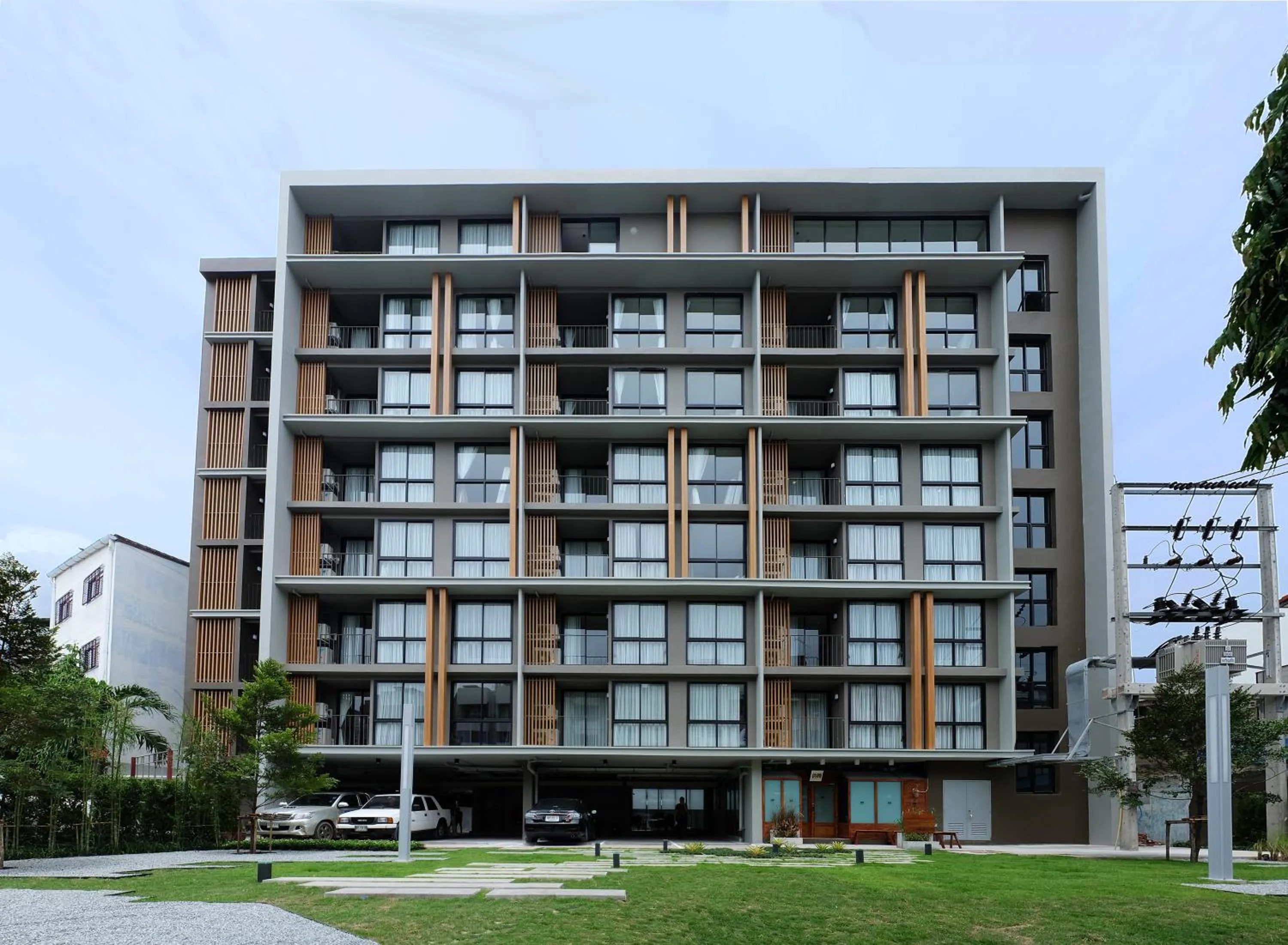 Facade/entrance in Madera Residence Sriracha