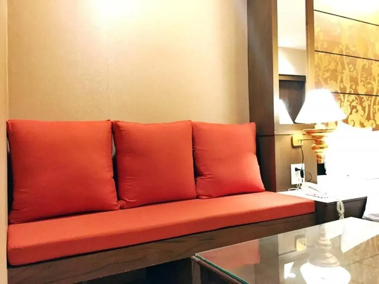 Deluxe Double Room with Free Round-Trip Airport Transfer in Mariya Boutique Hotel At Suvarnabhumi Airport Deluxe Double Room with Free Round-Trip Airport Transfer in Mariya Boutique Hotel At Suvarnabhumi Airport