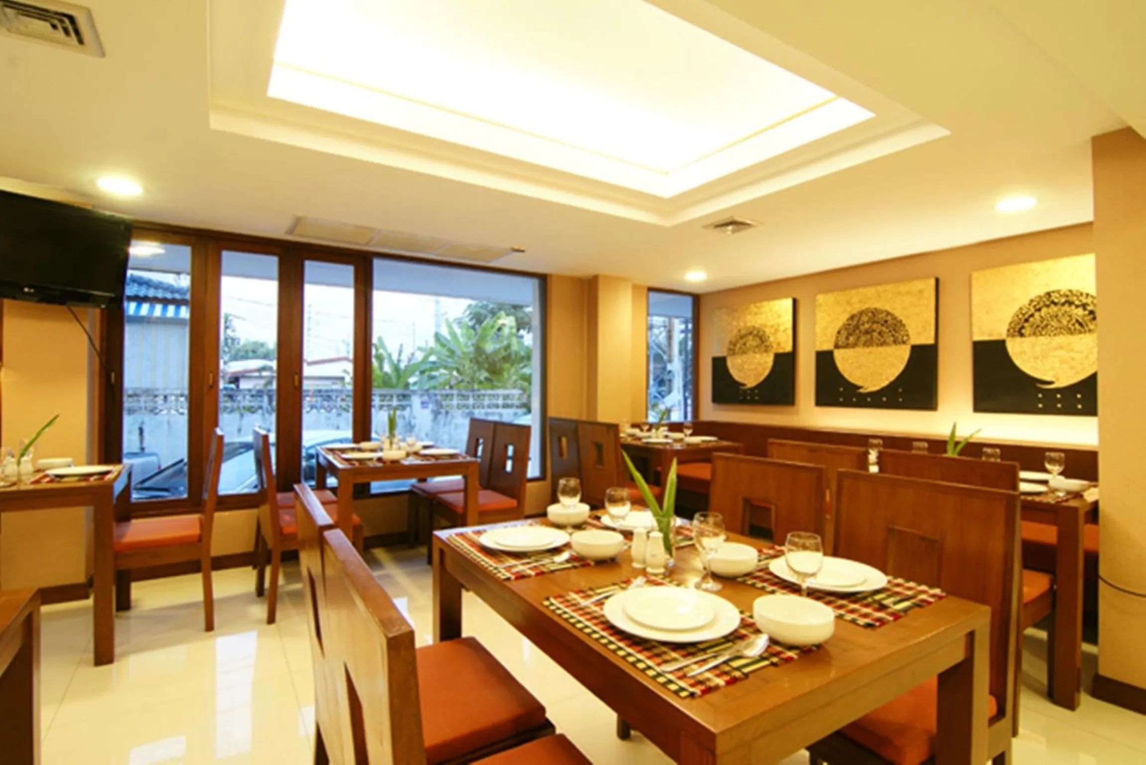 Restaurant/places to eat in Mariya Boutique Hotel At Suvarnabhumi Airport