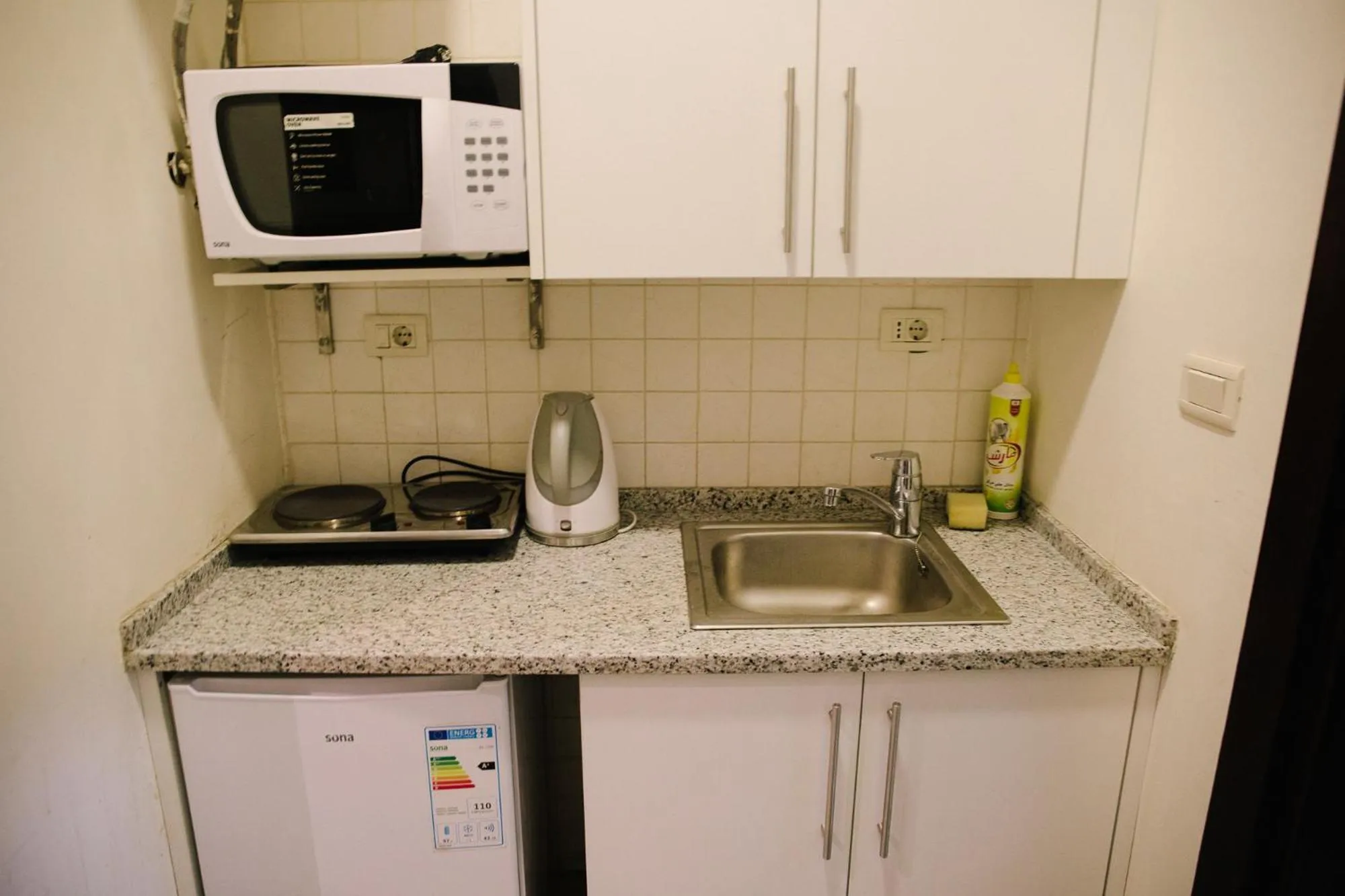 Coffee/tea facilities in Madina Suites