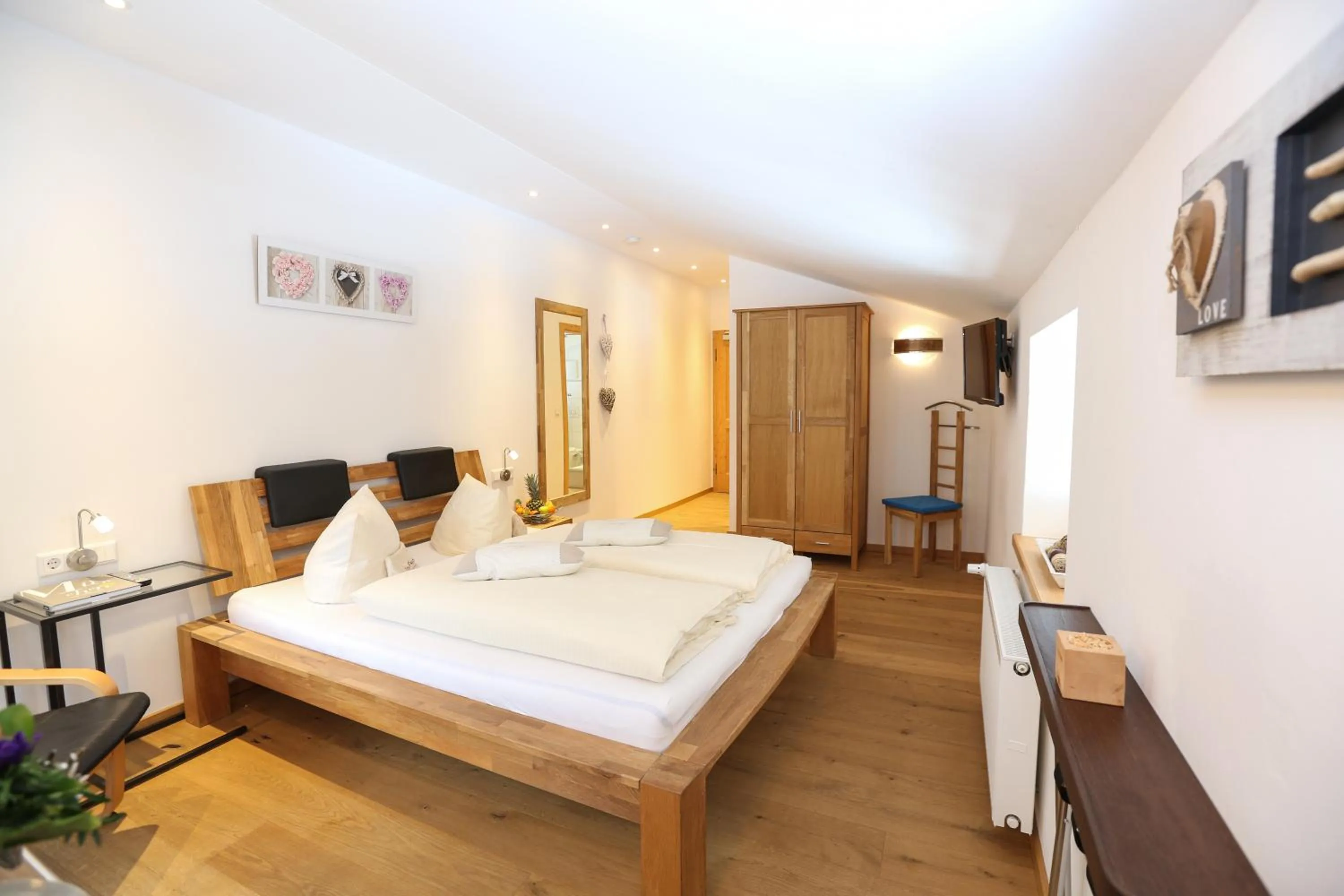 Photo of the whole room, Bed in Schwaigeralm