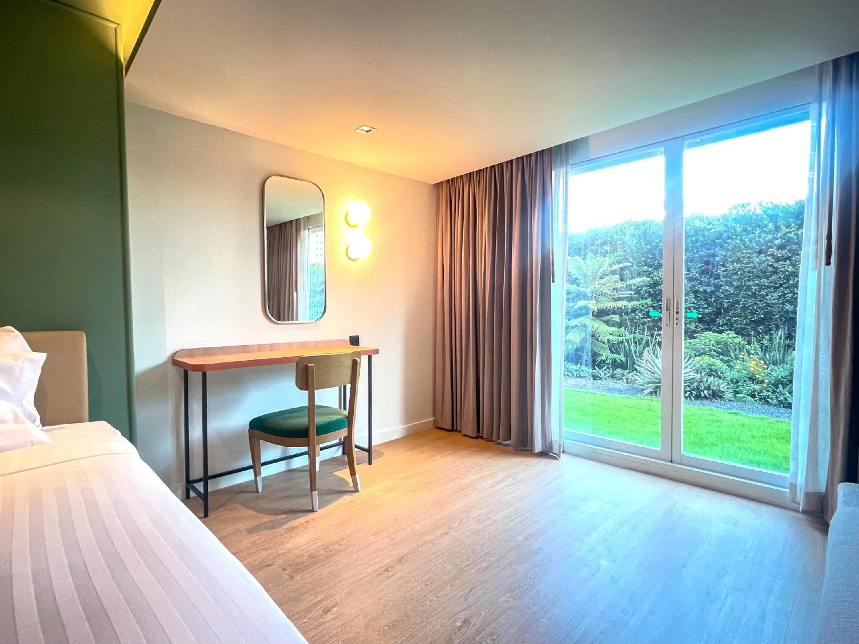 Photo of the whole room, Bed in Happihaus Hotel Bangkok