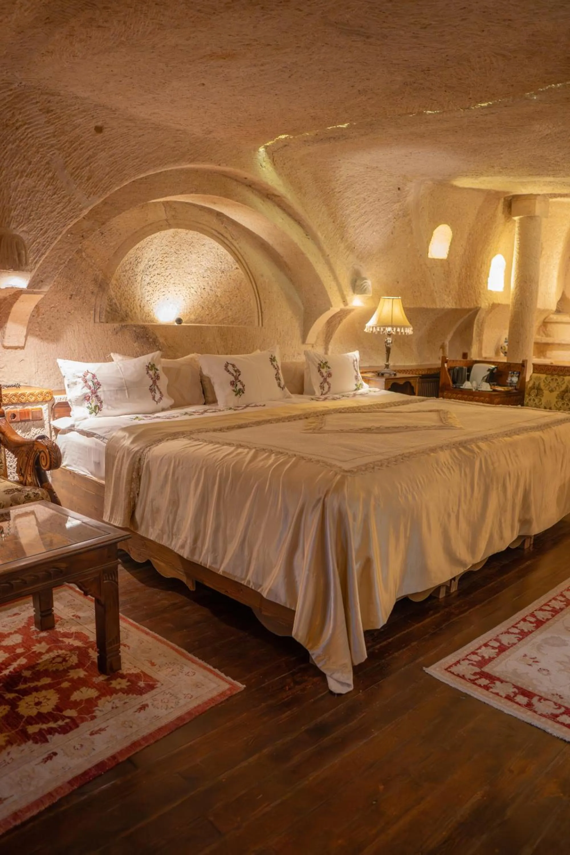 Bed in Cappadocia Gamirasu Cave Hotel