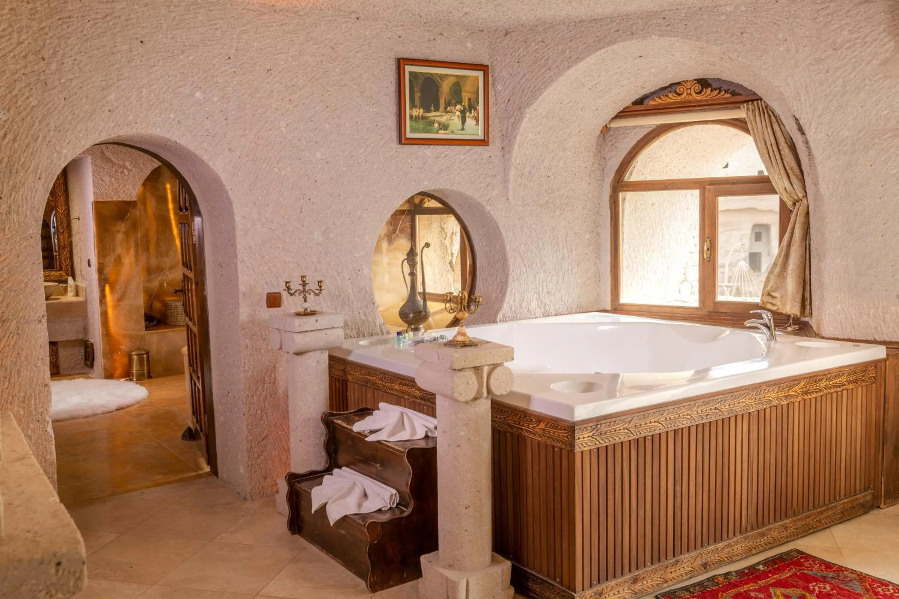 Hot Tub, Bed in Cappadocia Gamirasu Cave Hotel