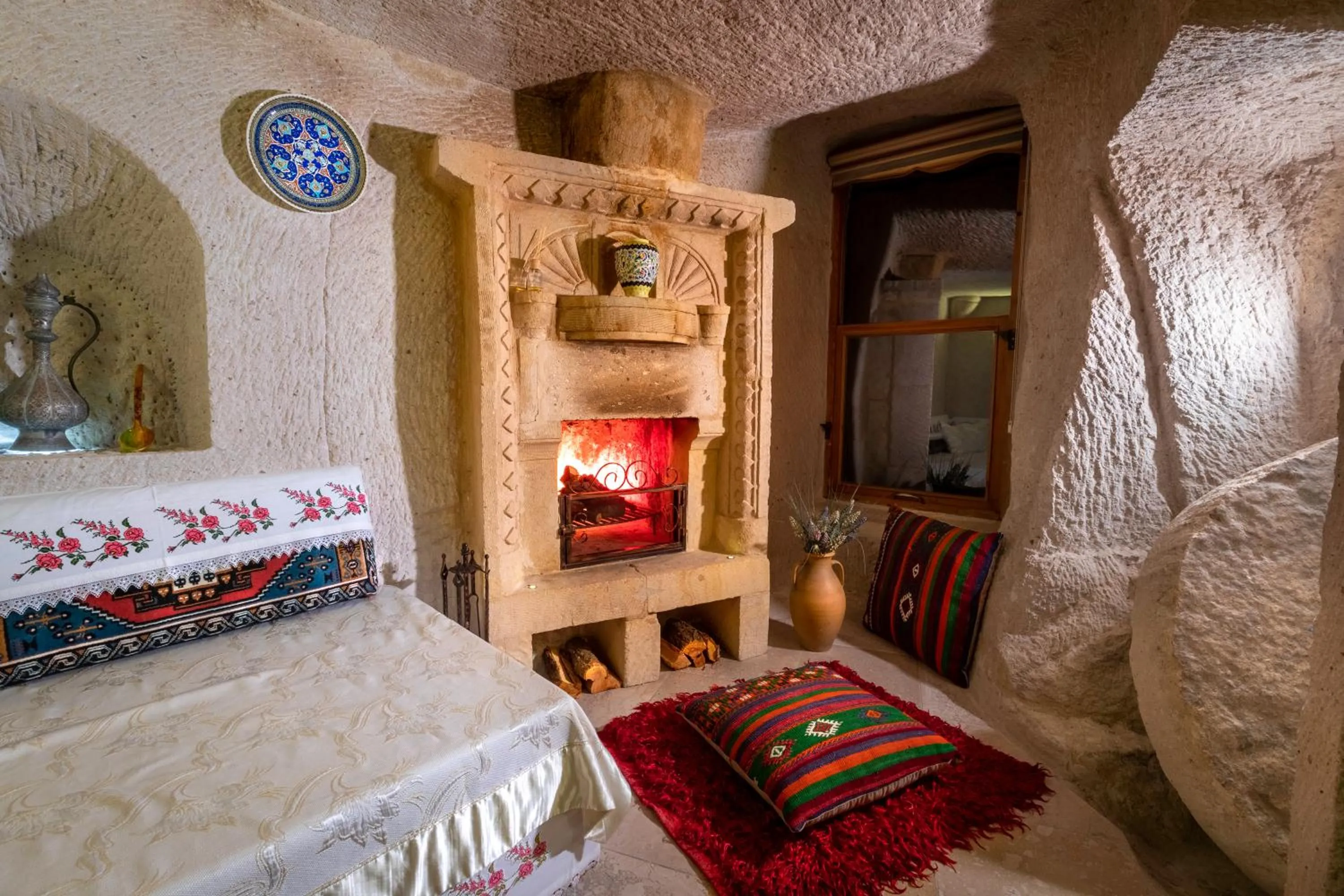 Seating area, Bed in Cappadocia Gamirasu Cave Hotel